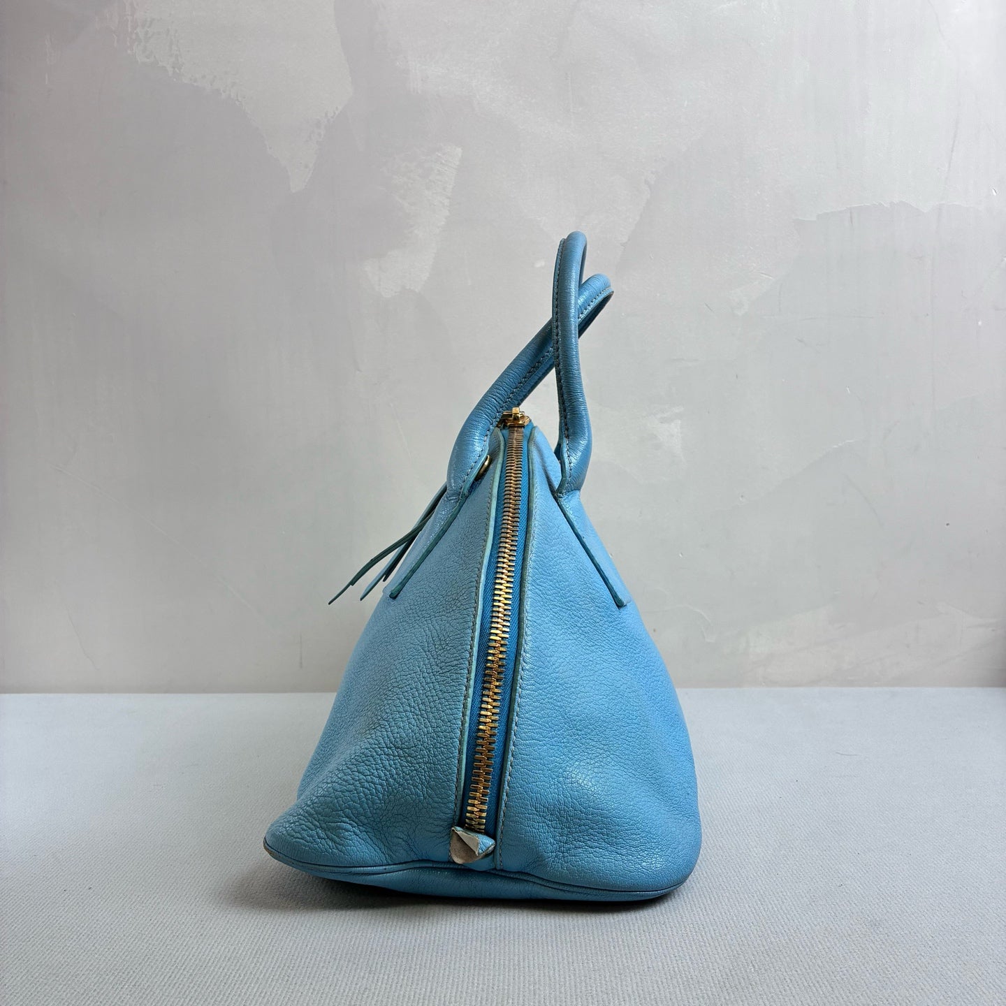 Miu Miu 95% new blue all-leather shell bag bowling bag size 39*21