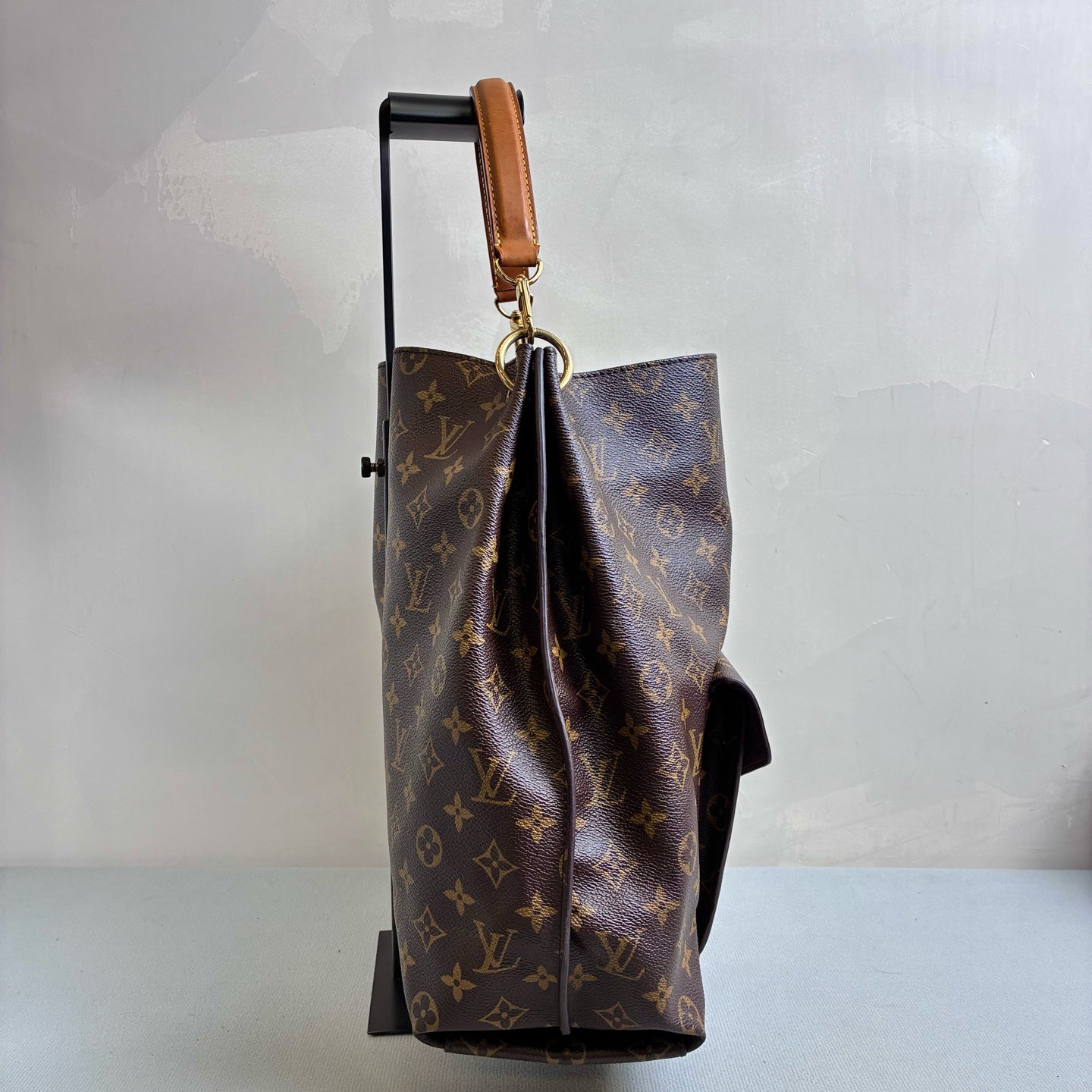 Louis Vuitton 98 New Metis Hobo, same style as HyunA, dimensions 32*36.