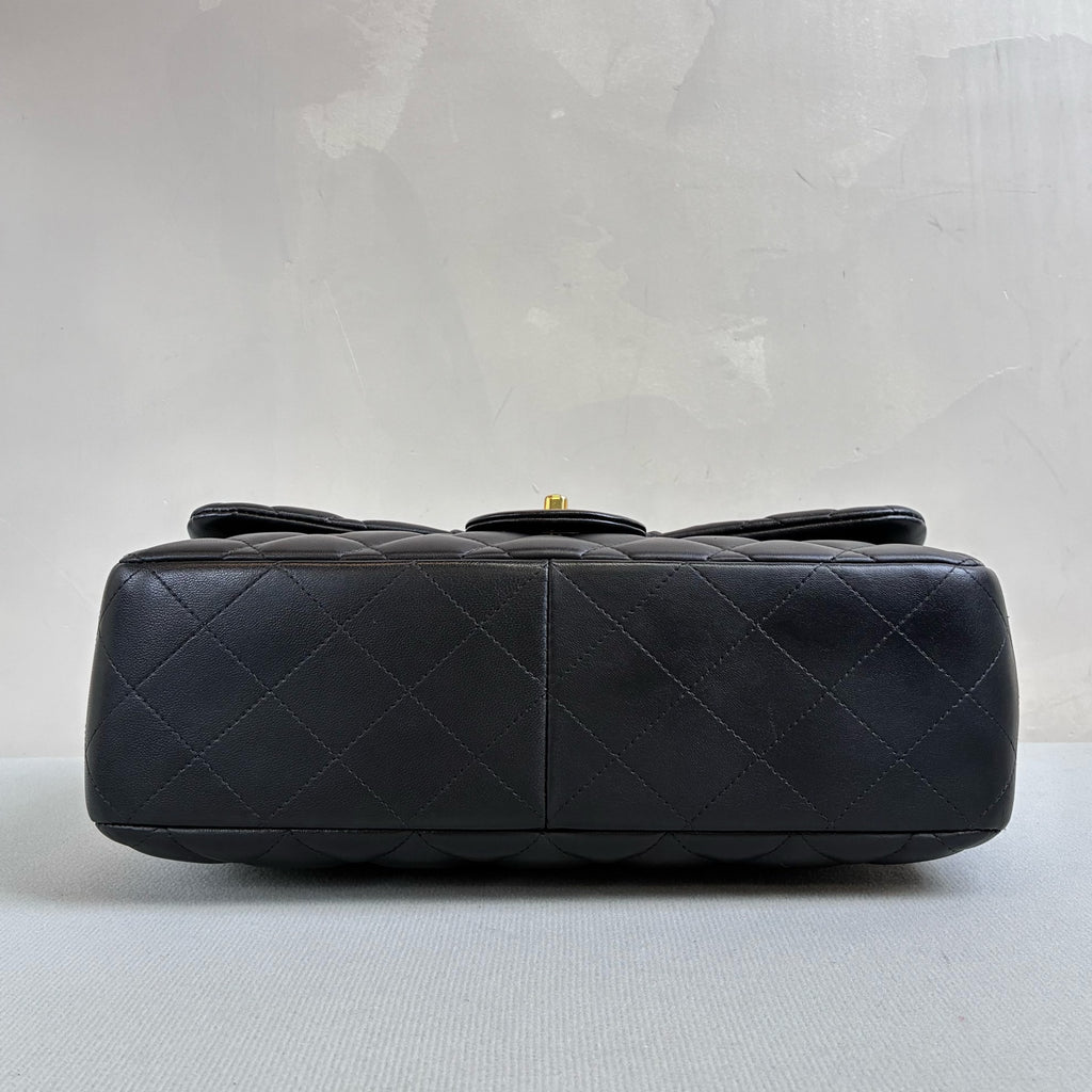 Chanel 14-inch 99% new CF medium size black and gold quilted lambskin dimensions 30*19.