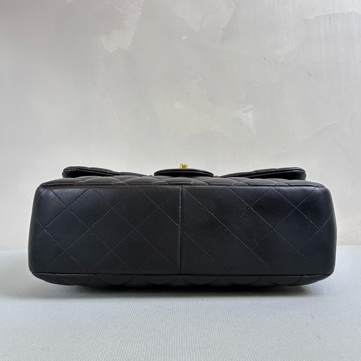 Chanel 14-inch 99% new CF medium size black and gold quilted lambskin dimensions 30*19.