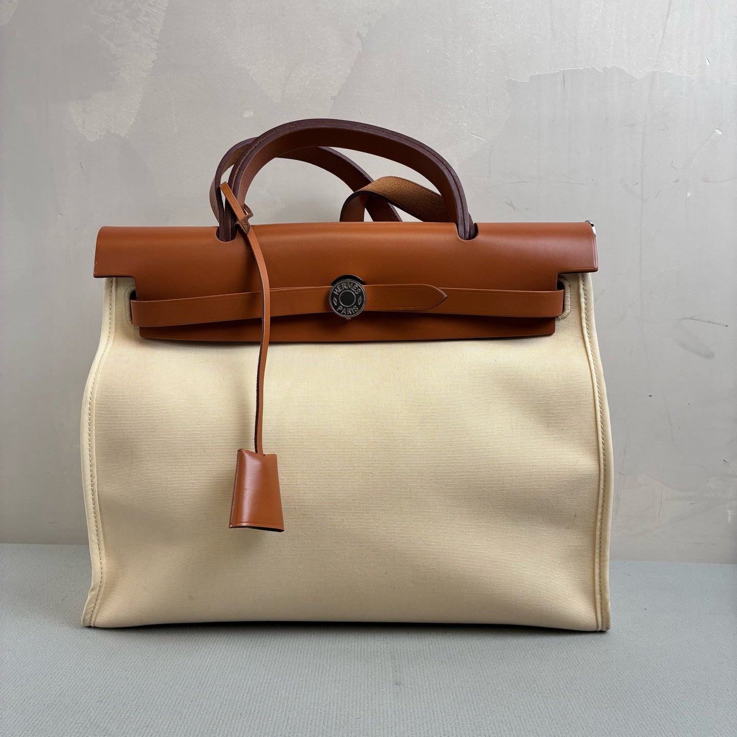 Hermès C刻 herbag31 beige canvas with leather trim, size 31*25.