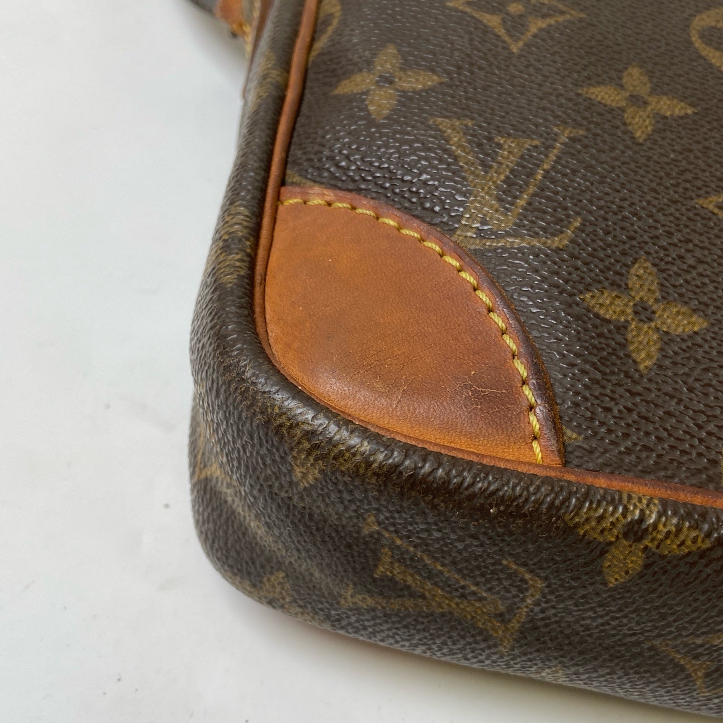 LV/Louis Vuitton 2003 Monogram Single Layer Vintage Camera Bag Shoulder Bag Pre-owned Size 20×15 Monogram Coated Canvas