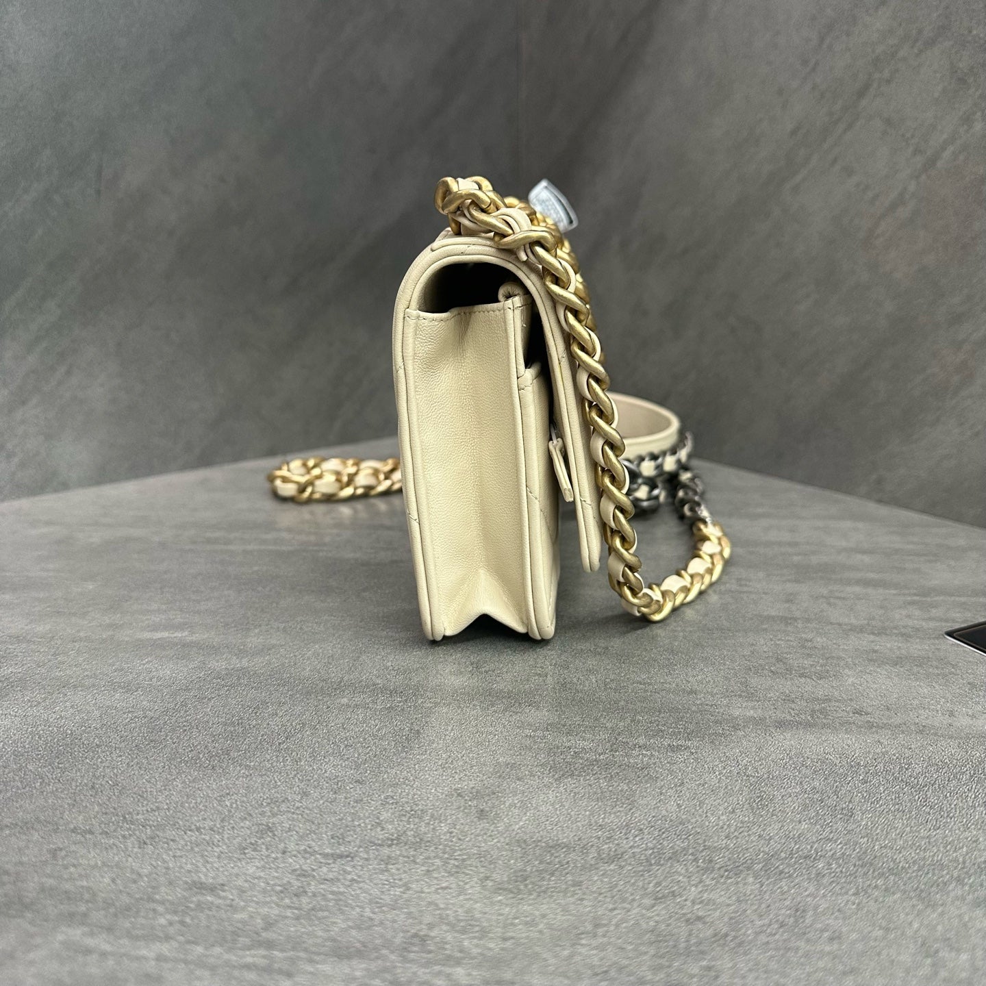 Chanel 19bag woc beige gold-tone chain bag, classic diamond quilted, 31 series with authenticity card