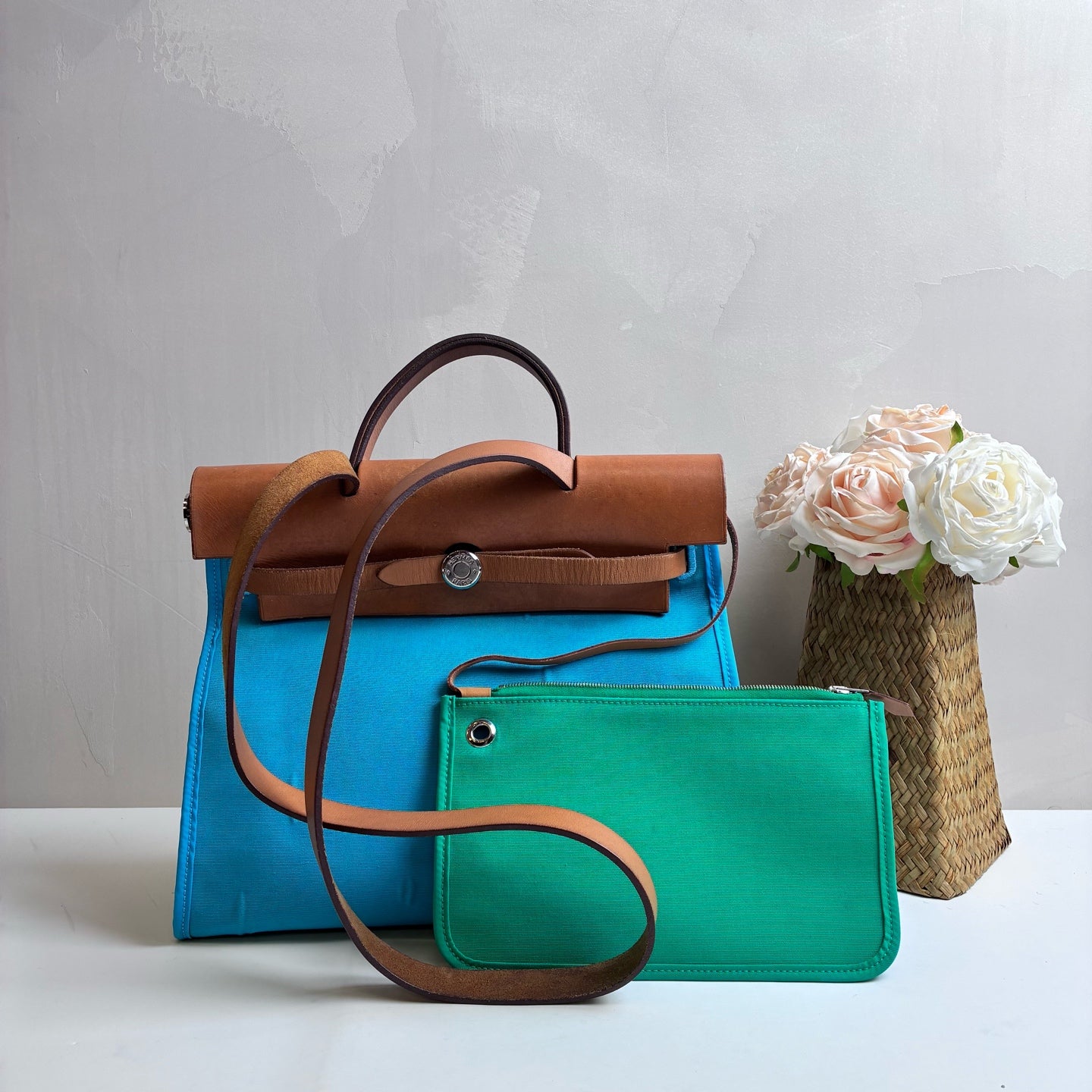 Hermes Herbag31 Blue and Brown H Cursive Shoulder Bag 99% New Condition Dimensions: 31*23 Canvas拼