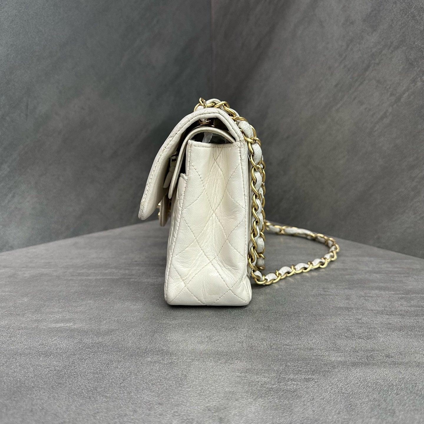 Chanel CF Small Vintage Model, White Gold Lambskin Chain Bag, 6-digit Serial, Structured Shape, Clean Interior