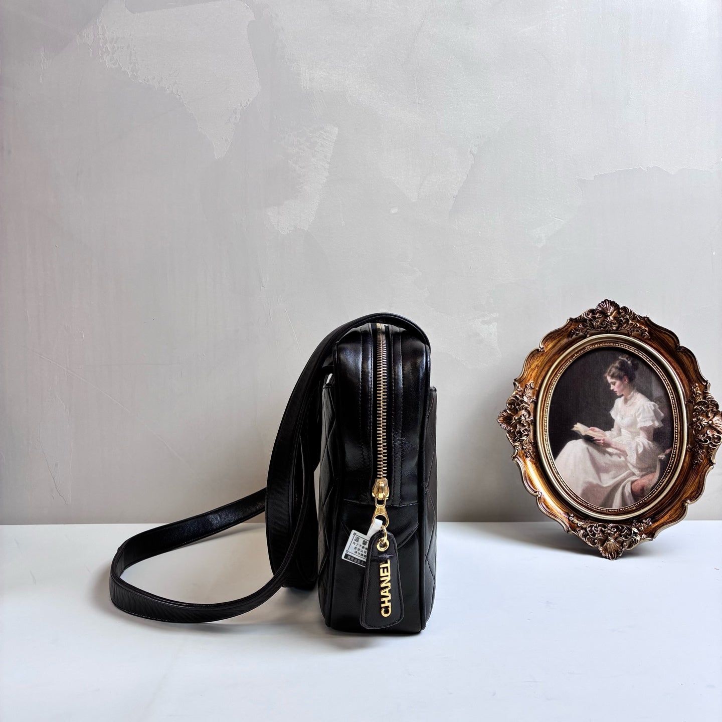 Chanel Black Gold Diamond Quilted Full Leather Shoulder Bag 99% New Size: 27*20*7 Lambskin Material Comes with Card
