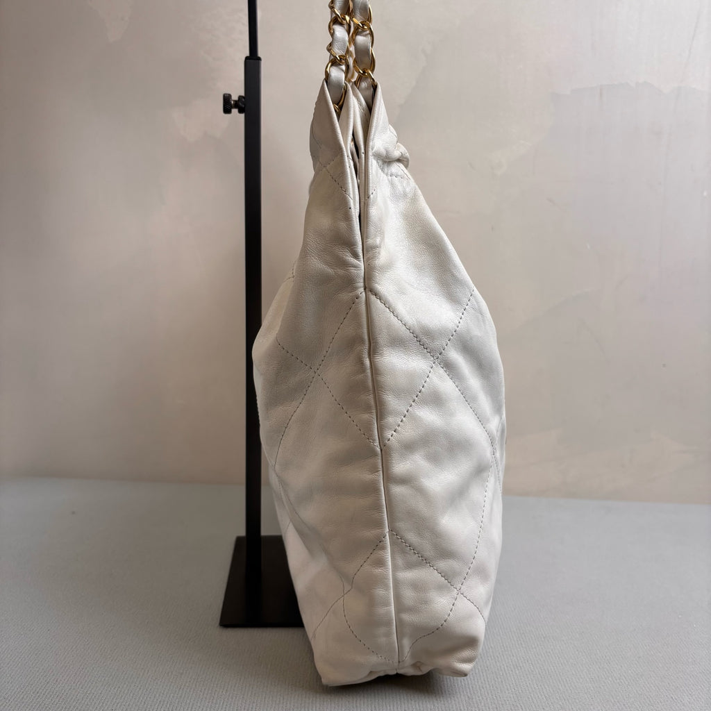 98 New CHANEL 22Bag Drawstring Closure Extra Large Capacity Chain Bag with Coin Chip Size: 30 x 30