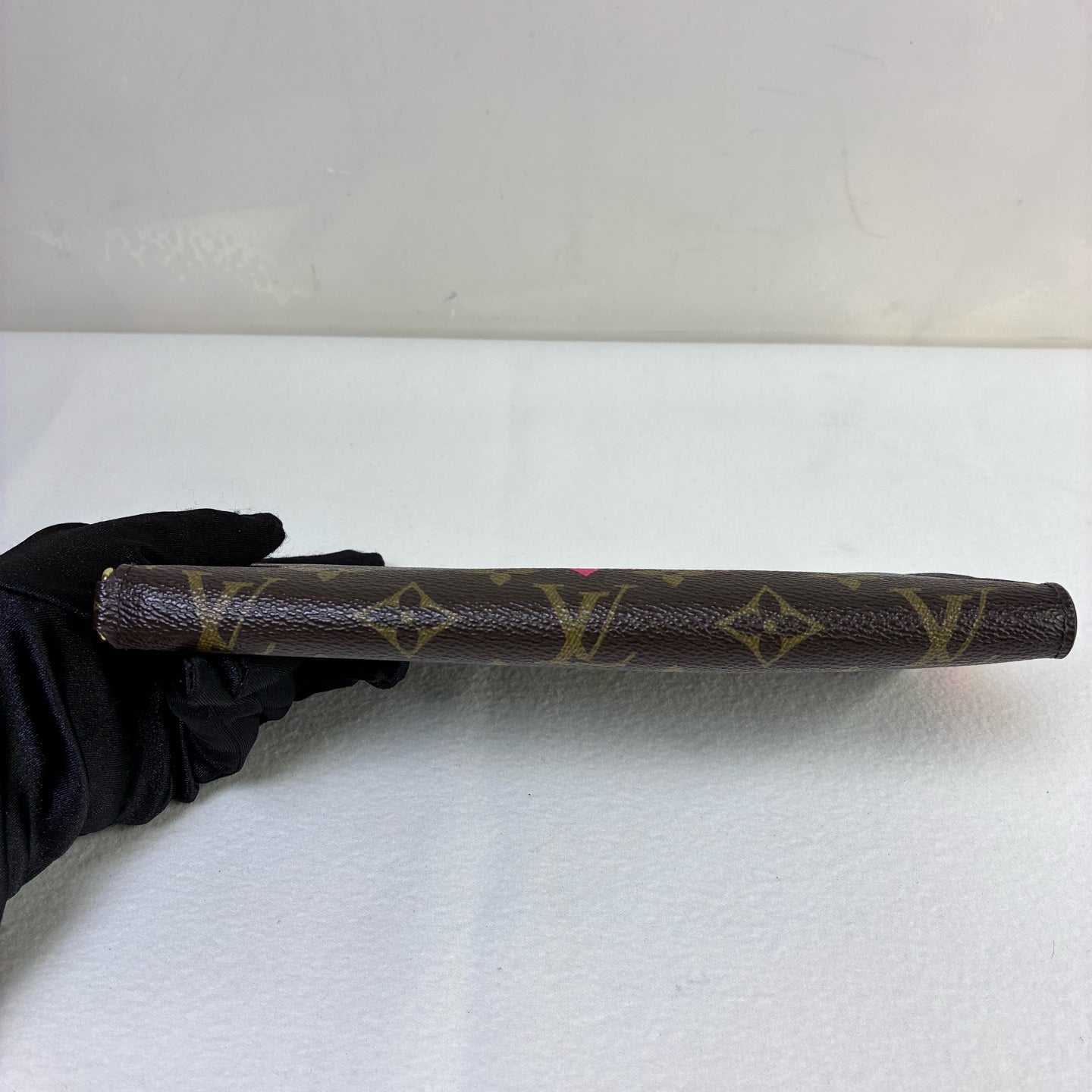 Louis Vuitton 98 New Seasonal Limited Edition Large V Long Wallet Size 21*11