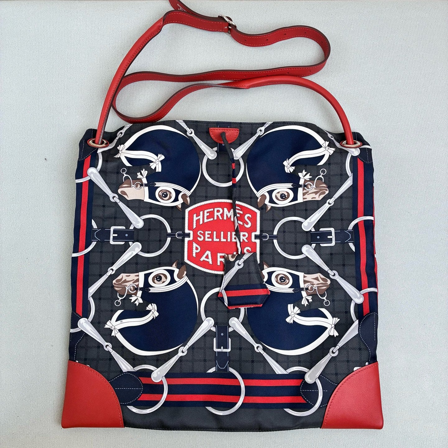 Hermes R刻 Silkycity 33 Scarf Bag Classic Pattern Four Horse Heads Gray-blue 99% New Size 39