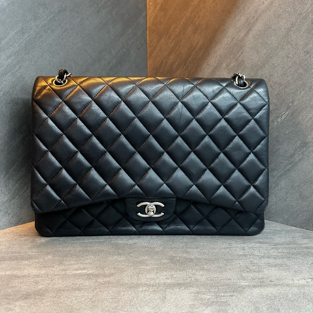 Chanel cf maxi black and silver sheepskin chain bag 18 opening type three-dimensional inside clean