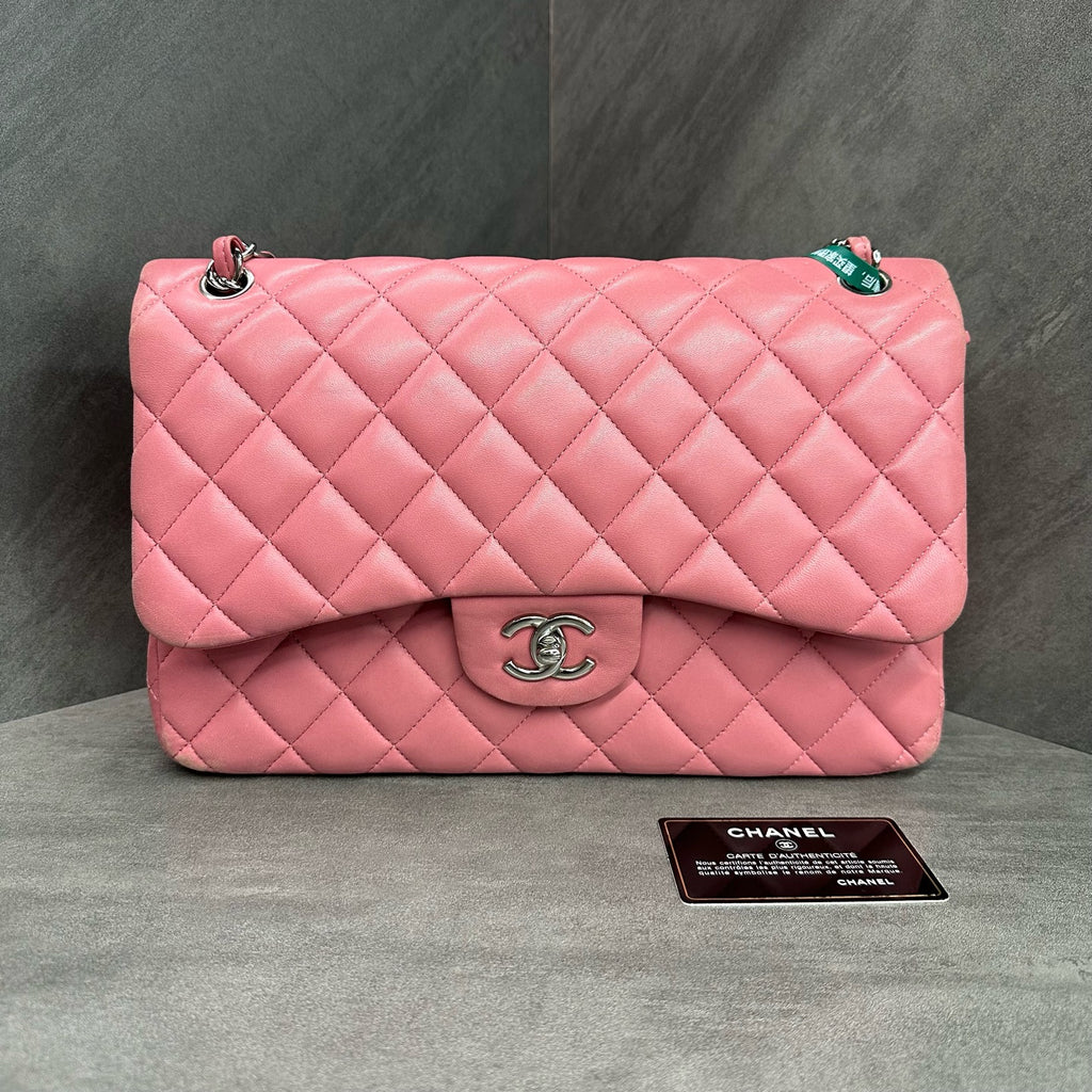 Chanel cf jumbo pink and silver sheepskin chain bag, 18 openings, card bag type, three-dimensional, clean inside