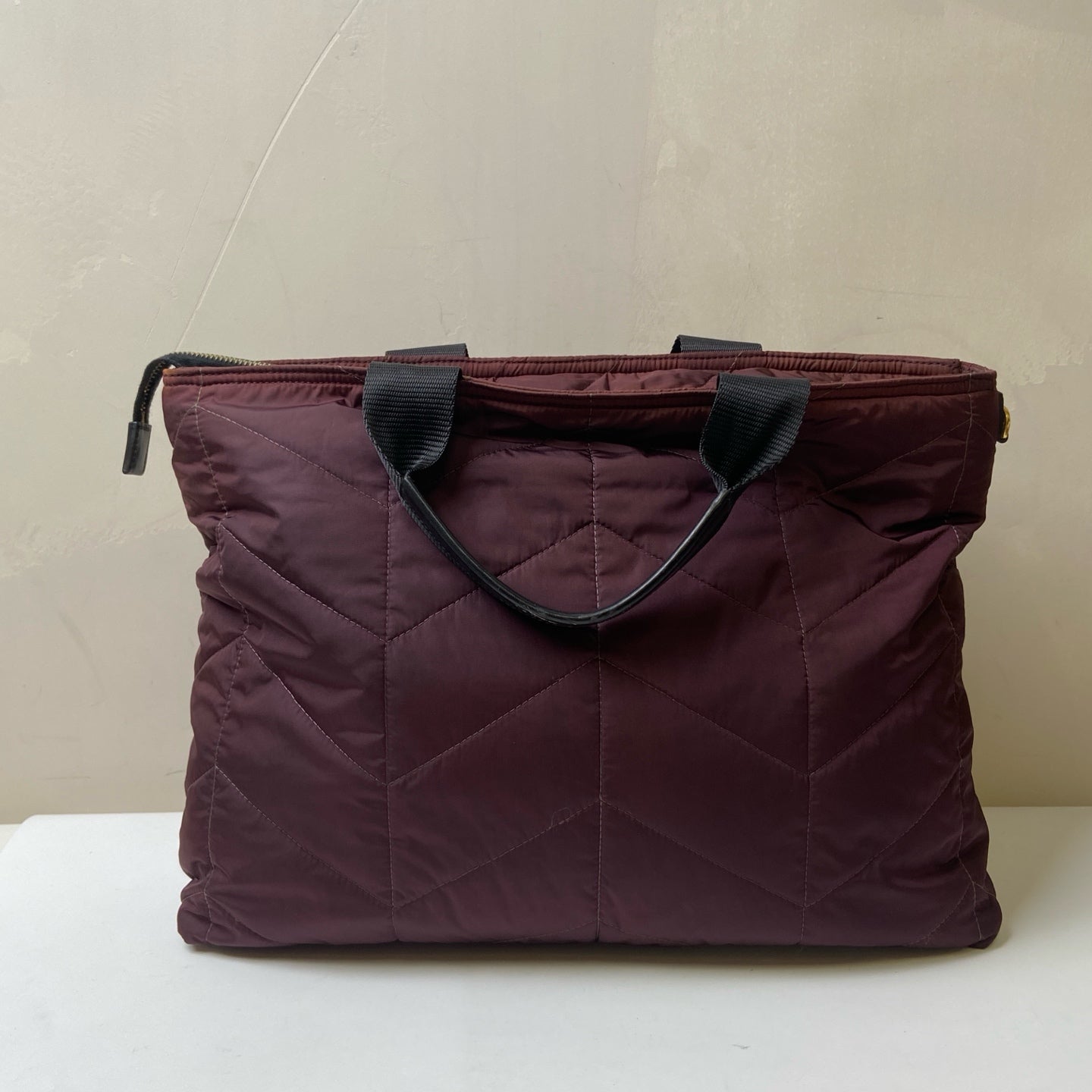 Prada Quilted Nylon Tote Bag made of nylon fabric, Burgundy color, size 40*25.