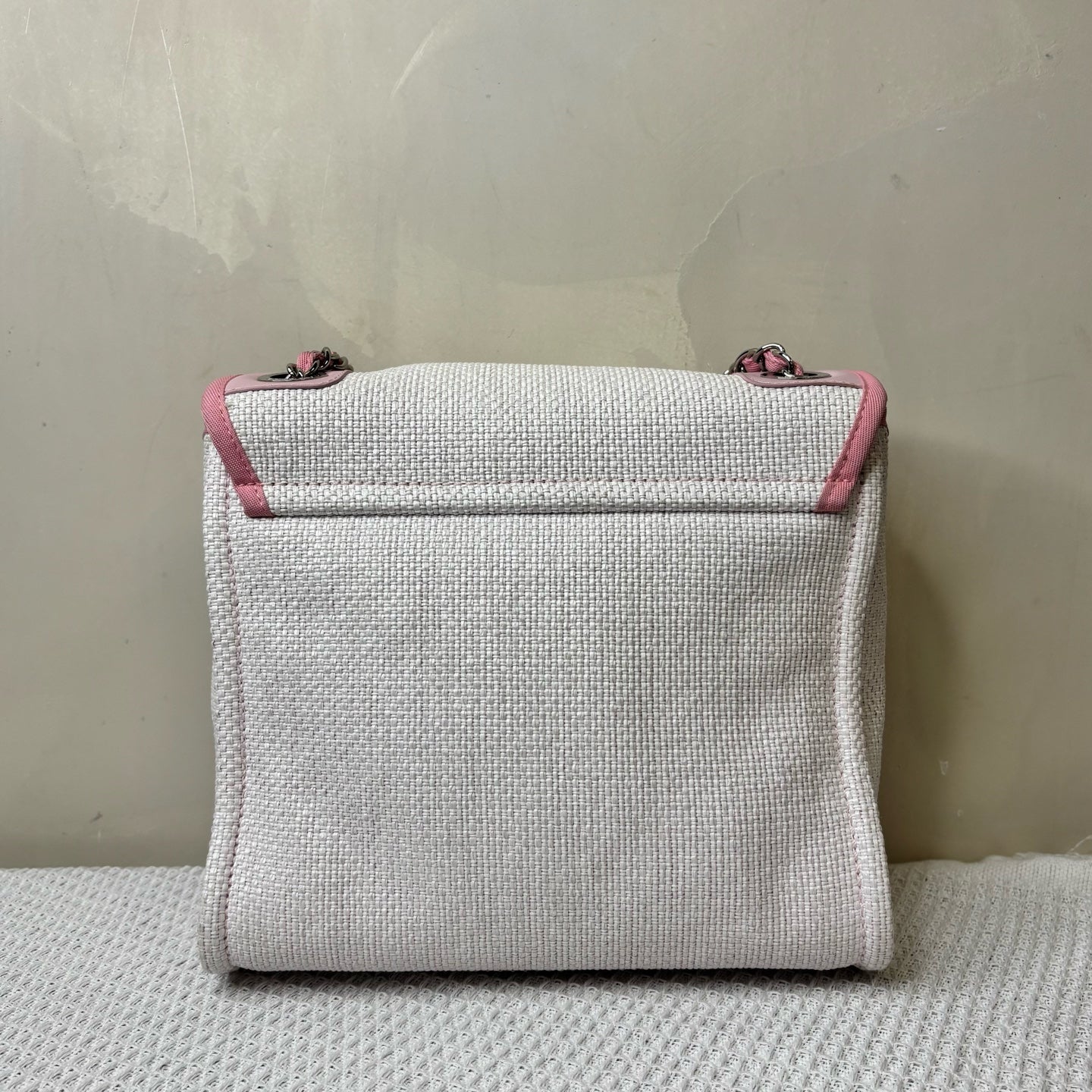 CHANEL 21 Open Pink and White Beach Flap Woven Chain Messenger Bag, 99% New, Size 23*23