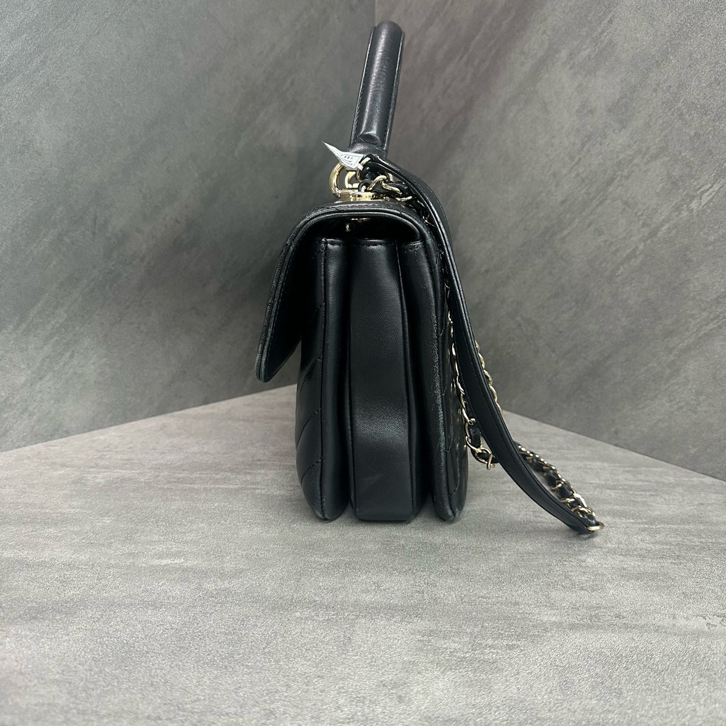 Chanel Trendy CC Black-Gold V-stitch Sheepskin Tote Shoulder Crossbody Bag, 25 Series