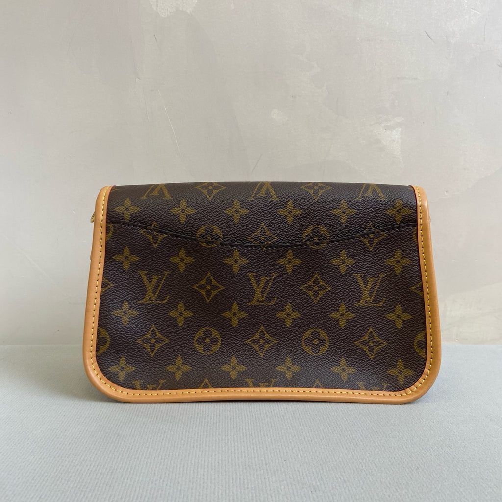 Louis Vuitton Diane Classic Monogram with Chip, Double Strap, Size 24*16.