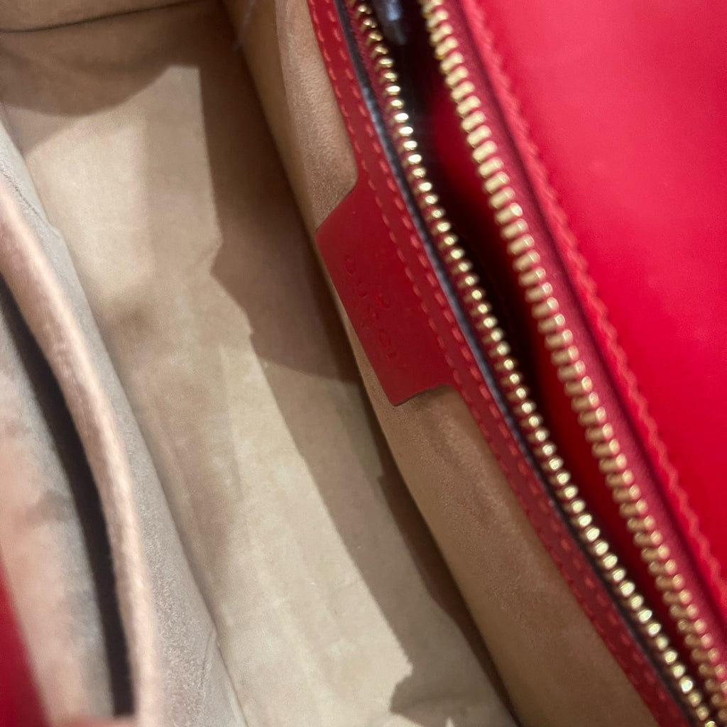 Gucci Sylvie Serbia collection, medium size in red, dimensions 25 x 16, comes with one satin strap and one leather strap for easy switching.