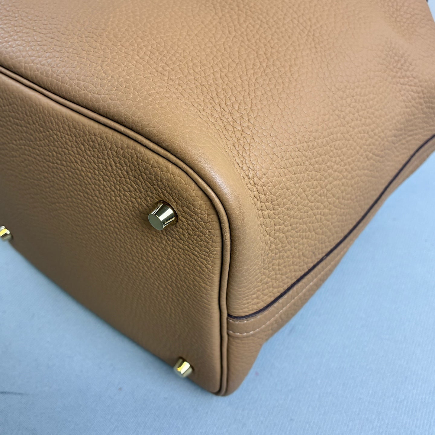 Hermès 99% new Z刻 Basket 22 in Biscuit color with gold hardware, size 22*21.