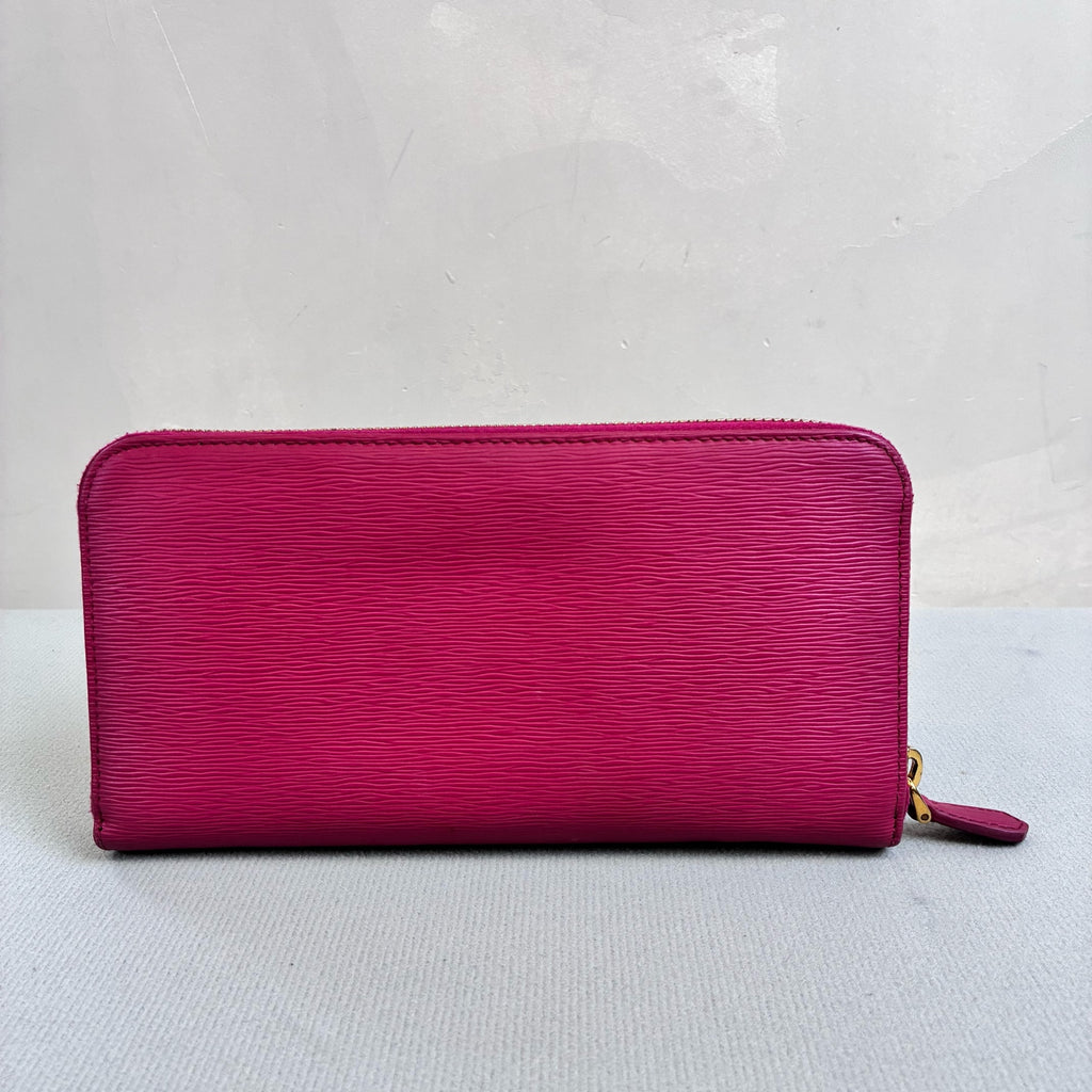 Prada 98 New Long Wallet, Fuchsia Ripple Leather, Gold Logo, Size 20*11.