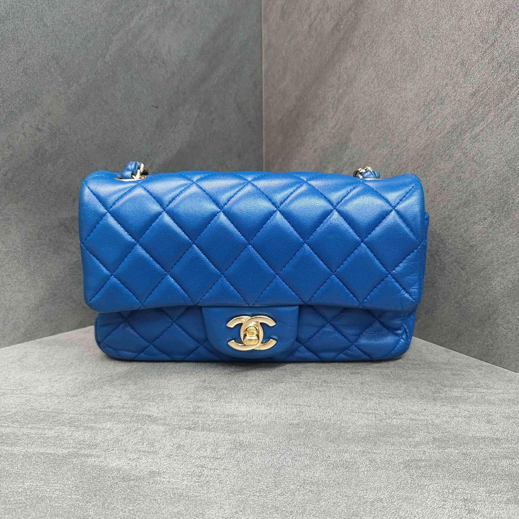 Chanel CF Large Mini Blue Gold Lambskin Chain Bag 24K Bag Shape Three-dimensional Interior Clean