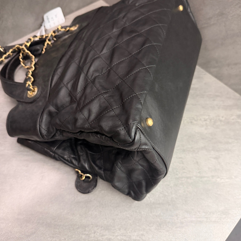 CHANEL Black and Gold Tote Bag Airport Bag, 16-series with authenticity card, dimensions 34*16*25cm, original condition