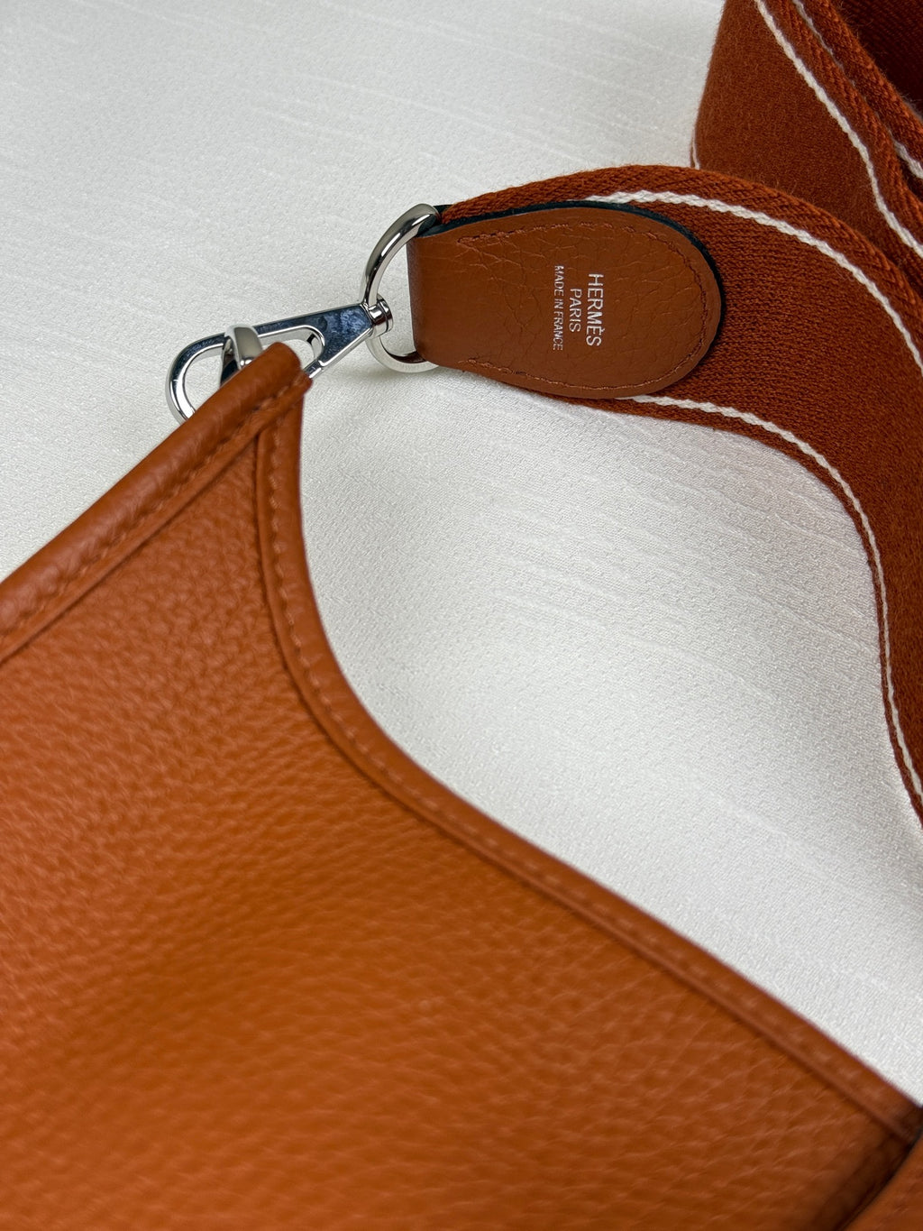 Hermès Evelyne in gold-brown Togo leather, with silver hardware. 98% new classic large H perforated logo design, accompanied by an adjustable shoulder strap.