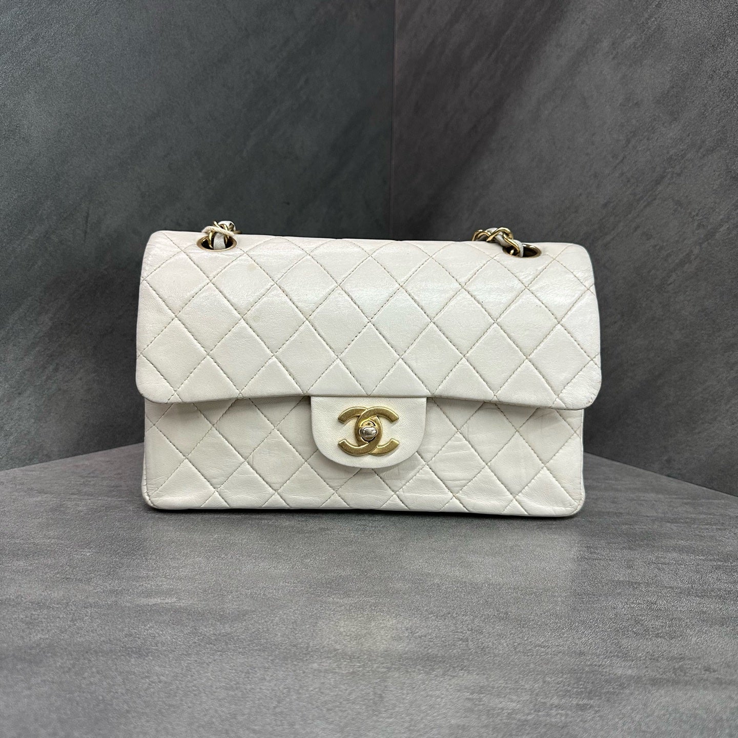 Chanel CF Small Vintage Model, White Gold Lambskin Chain Bag, 6-digit Serial, Structured Shape, Clean Interior