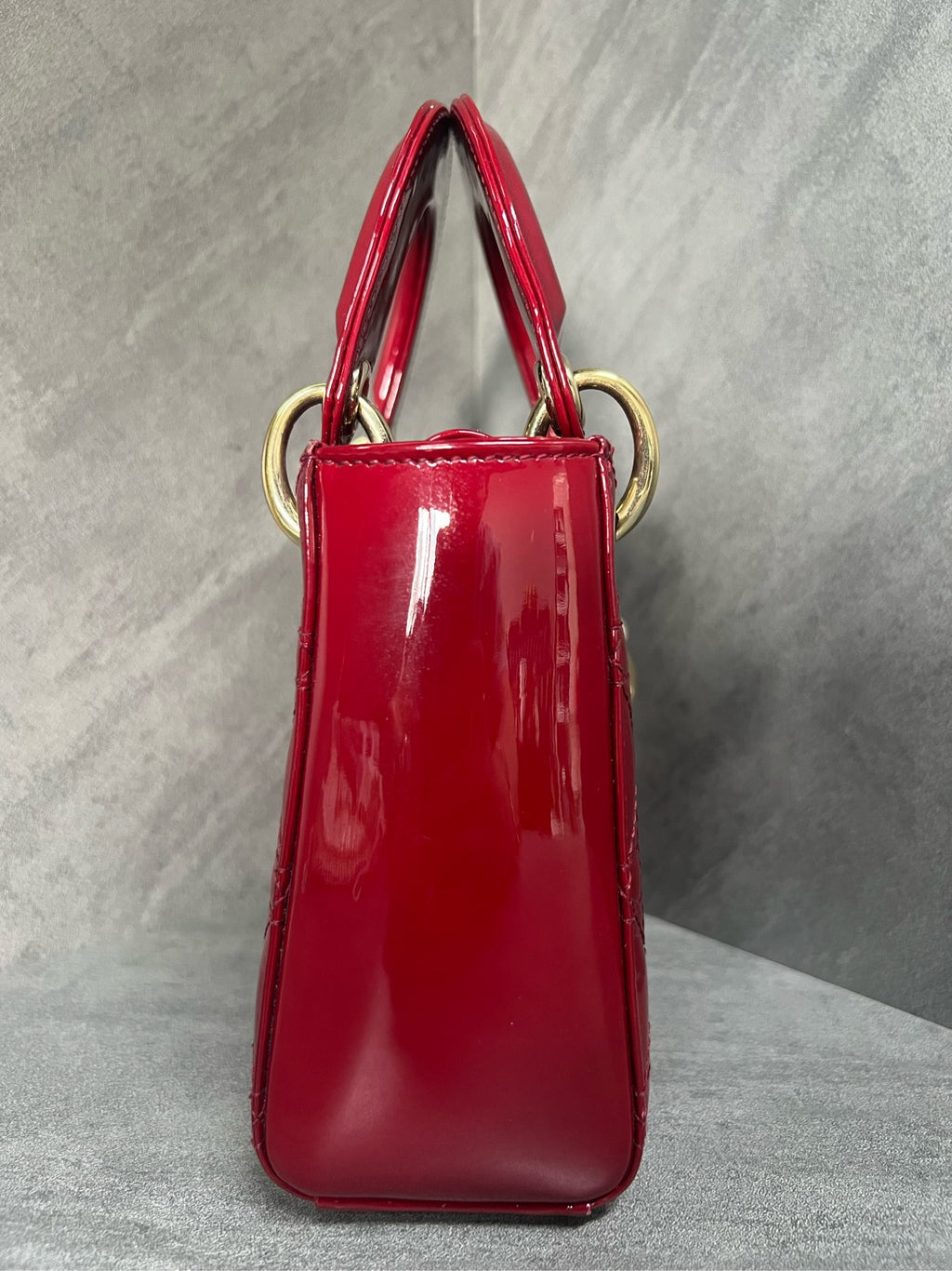 Dior Lady Dior three-compartment red patent leather bag, with chain shoulder strap, card included as accessory, 2018 serial code, original condition, well-shaped