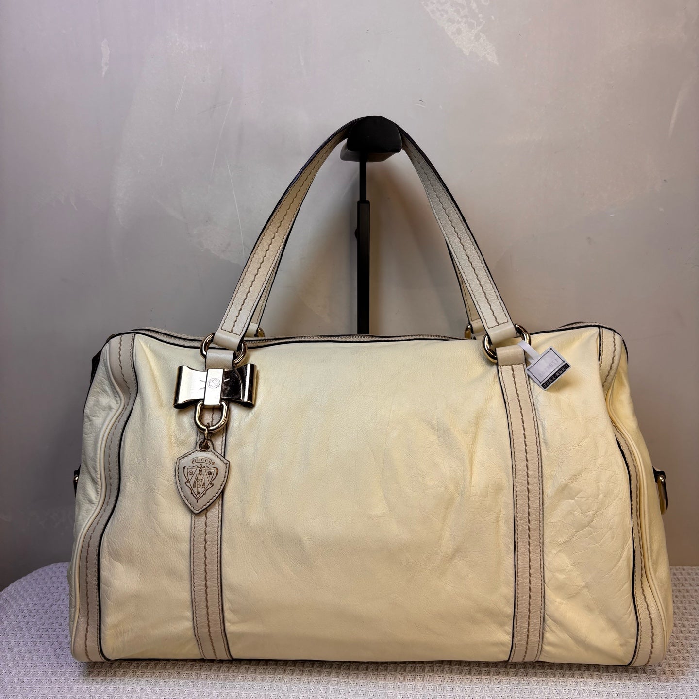 Gucci 98 New Women’s Bow White Boston Handbag Size 42*28