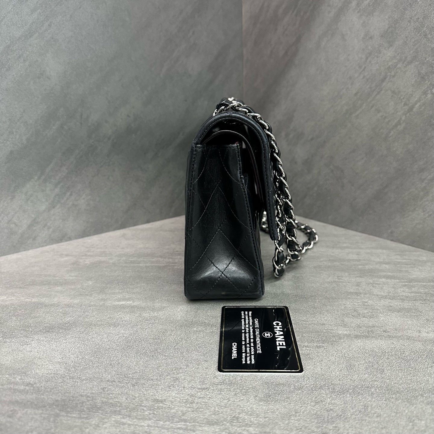 Chanel cf medium-sized black and silver sheepskin chain bag, 14 opening, card bag type, three-dimensional inside clean