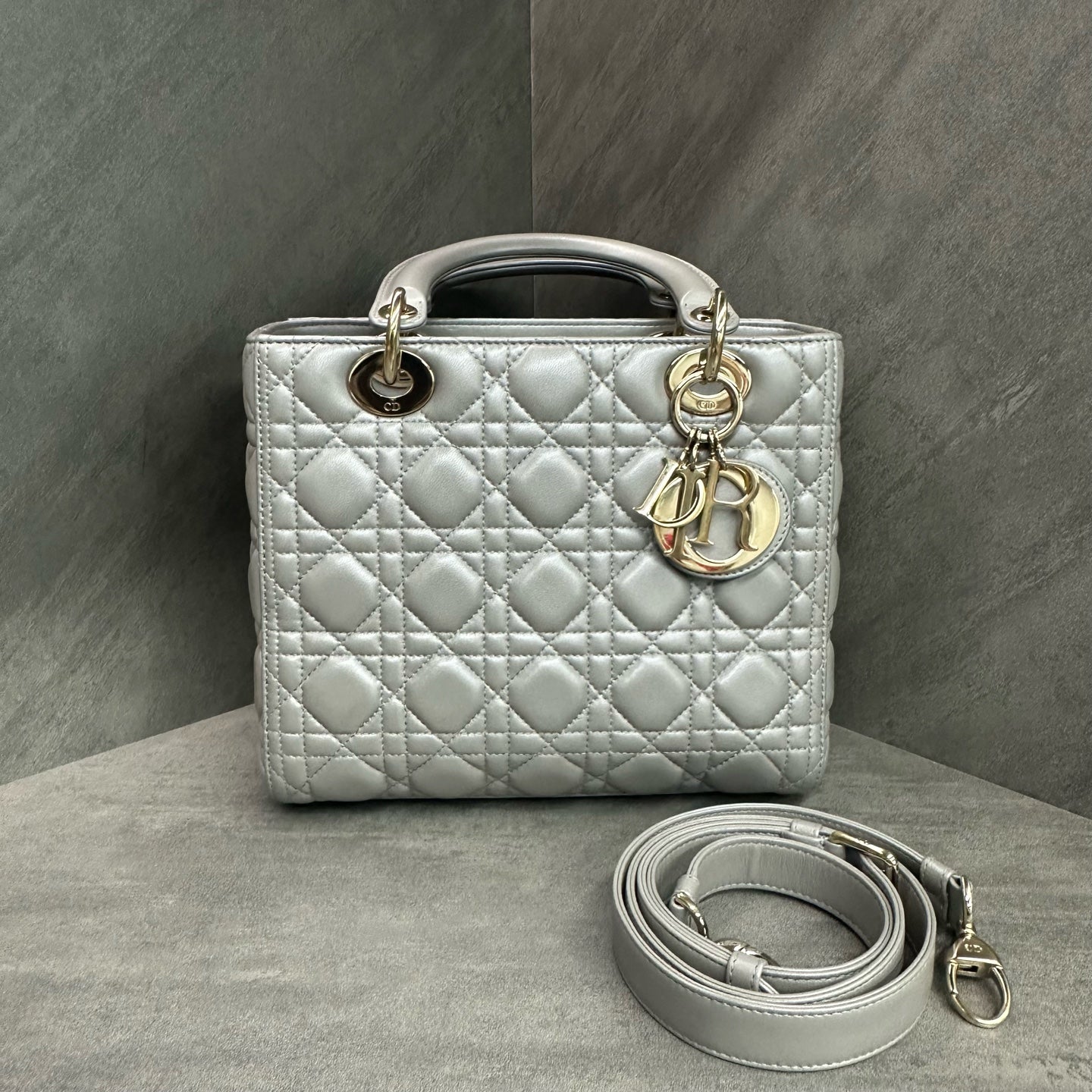 Dior Lady Dior five-grid gray gold-clasp sheepskin Lady Dior bag, 2017 serial number (consignment)