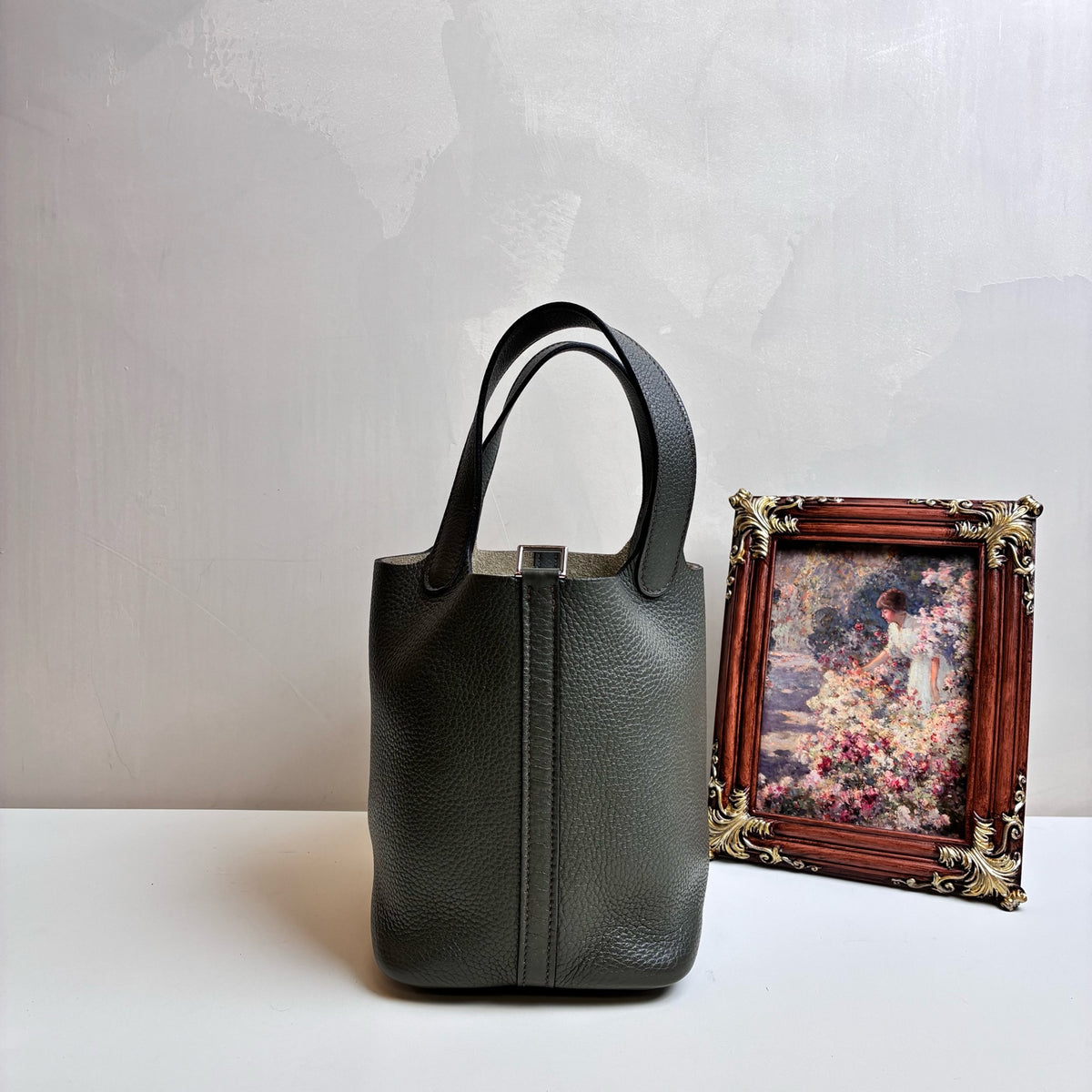 Hermes / Hermès Picotin 18 Basket P Stamp, 99% New   Dimensions: 18 x 13 x 18 cm   Color: Etain (Tin Gray)   Includes lock