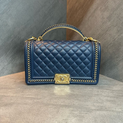 Chanel Blue medium-sized Leboy Court Limited Edition handle with rolled chain, size 25x8x14. Chip model