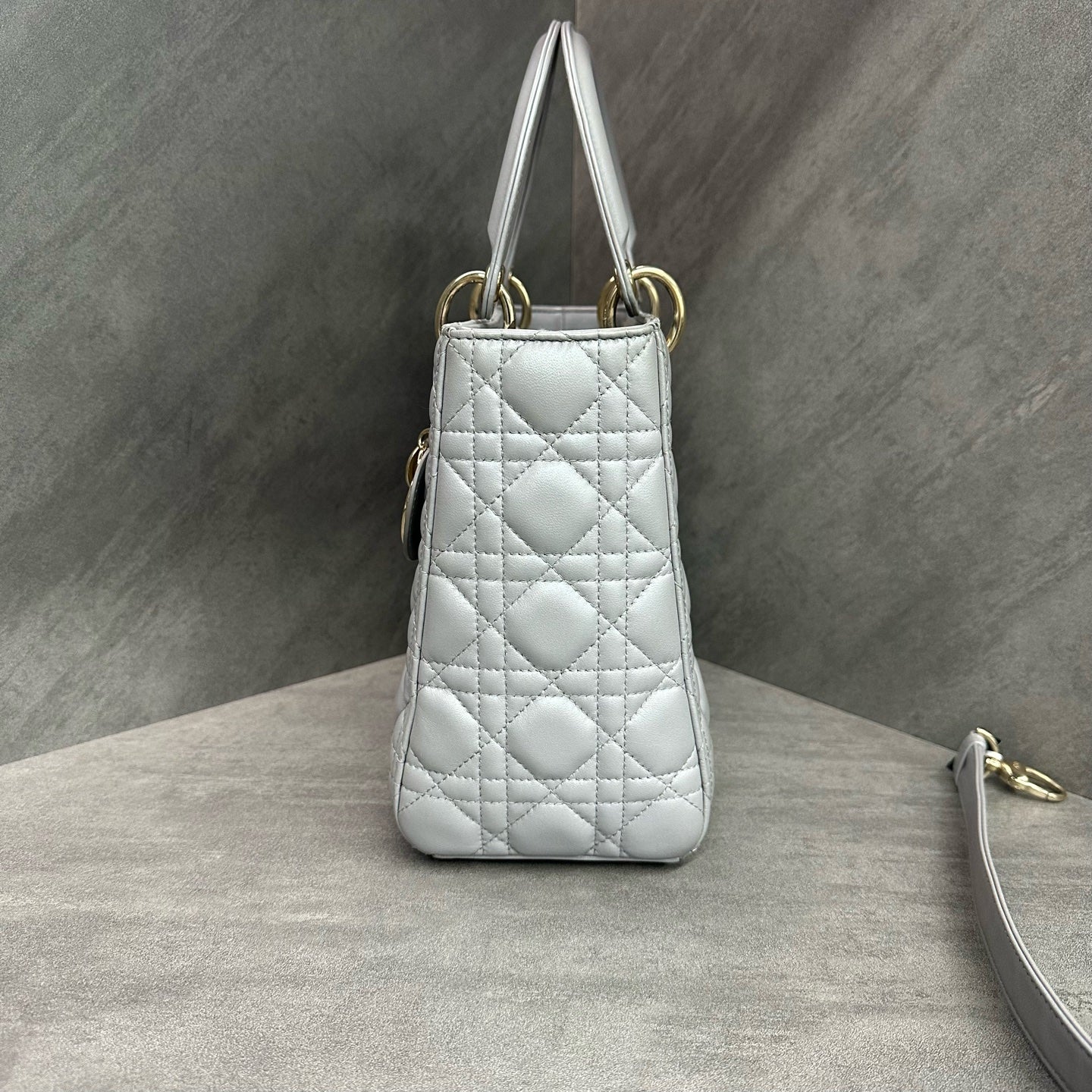 Dior Lady Dior Five-grid Lambskin Pearlescent Gray Gold Clasp 2018 Serial Code