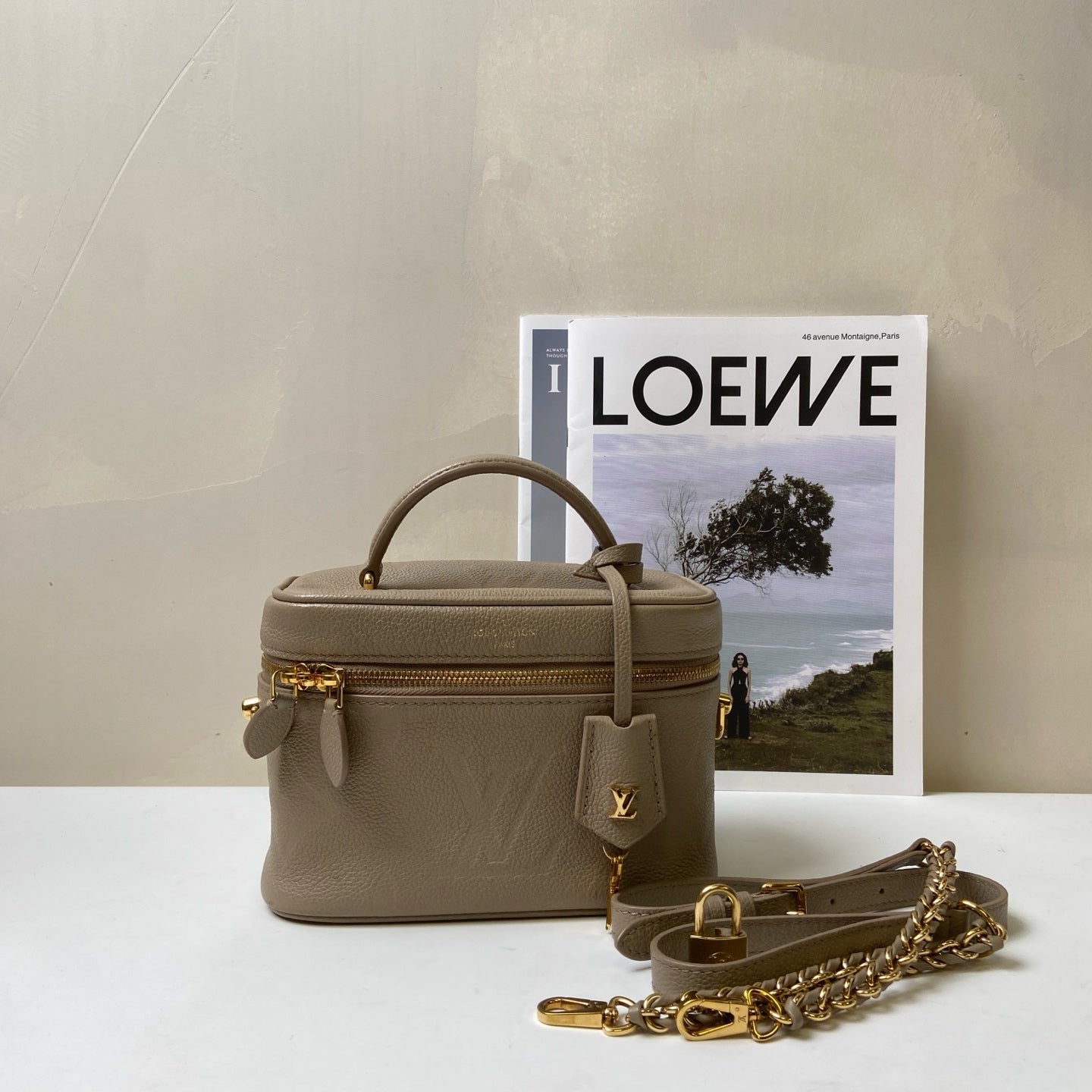 LV/Louis Vuitton Vanity Elephant Grey Full Leather Small Makeup Bag 99% New Chip Model Size: 19*13*11 Cowhide Material