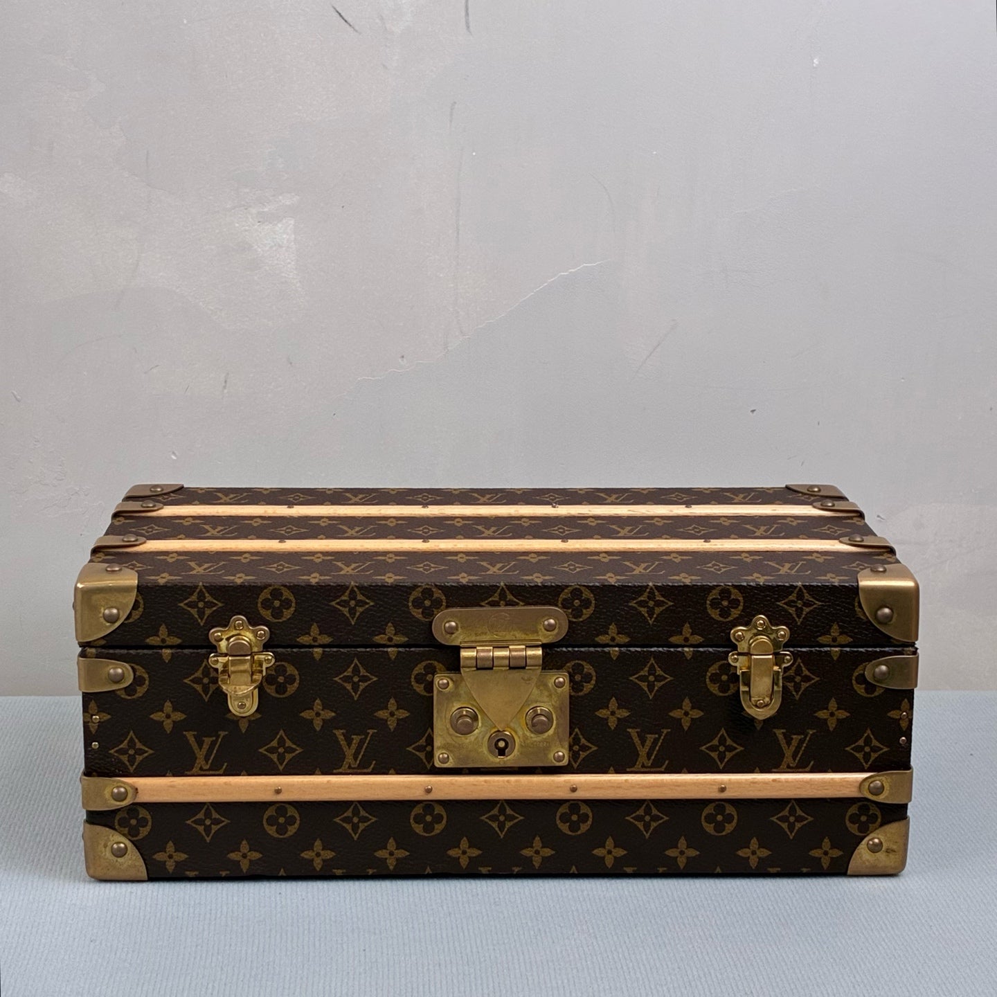 LV Louis Vuitton 99% New 2020 Brown Monogram Hard Case Decorative Box with Full Monogram Print and Wooden Bottom. Suitable for storage, display, and collection. Exquisite craftsmanship in details.