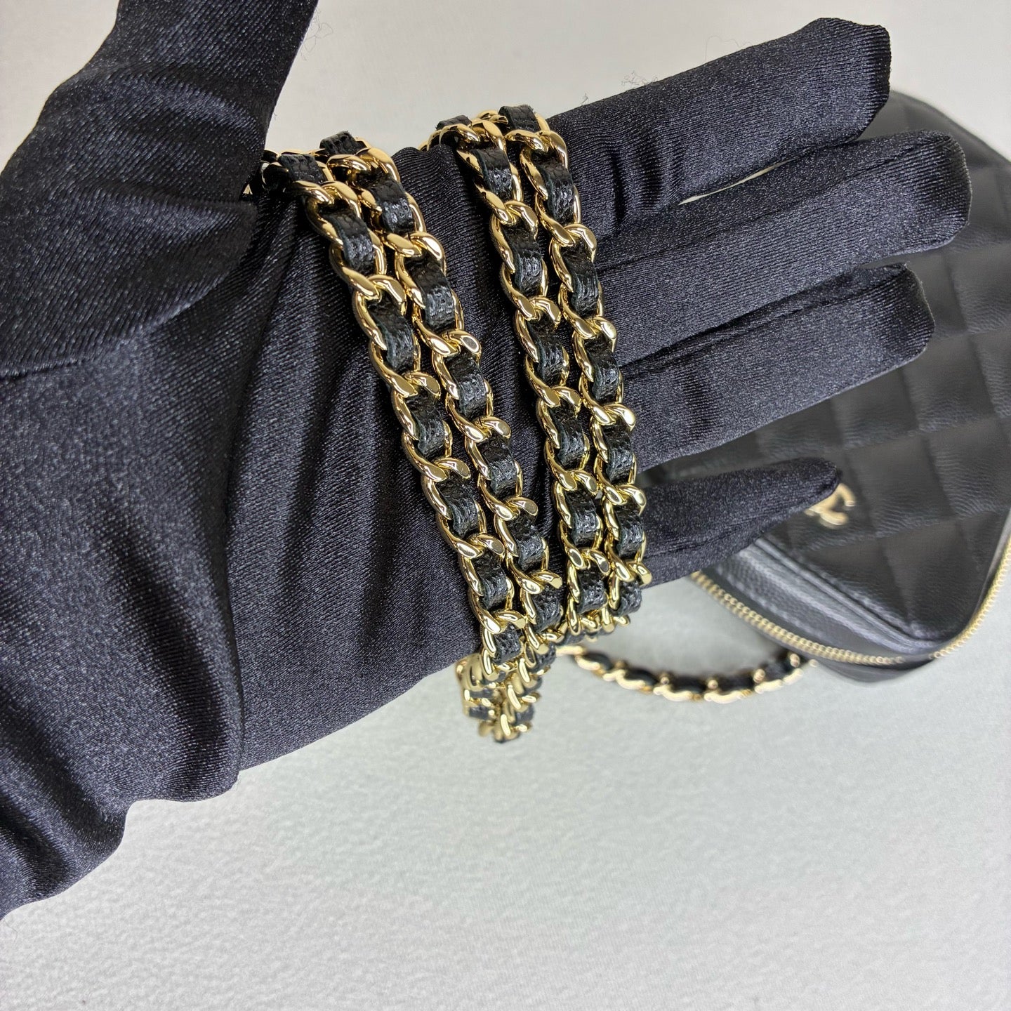 CHANEL Laser 29 Open Black Gold Lychee Grain Cowhide Phone Bag 99% New Size 10*17