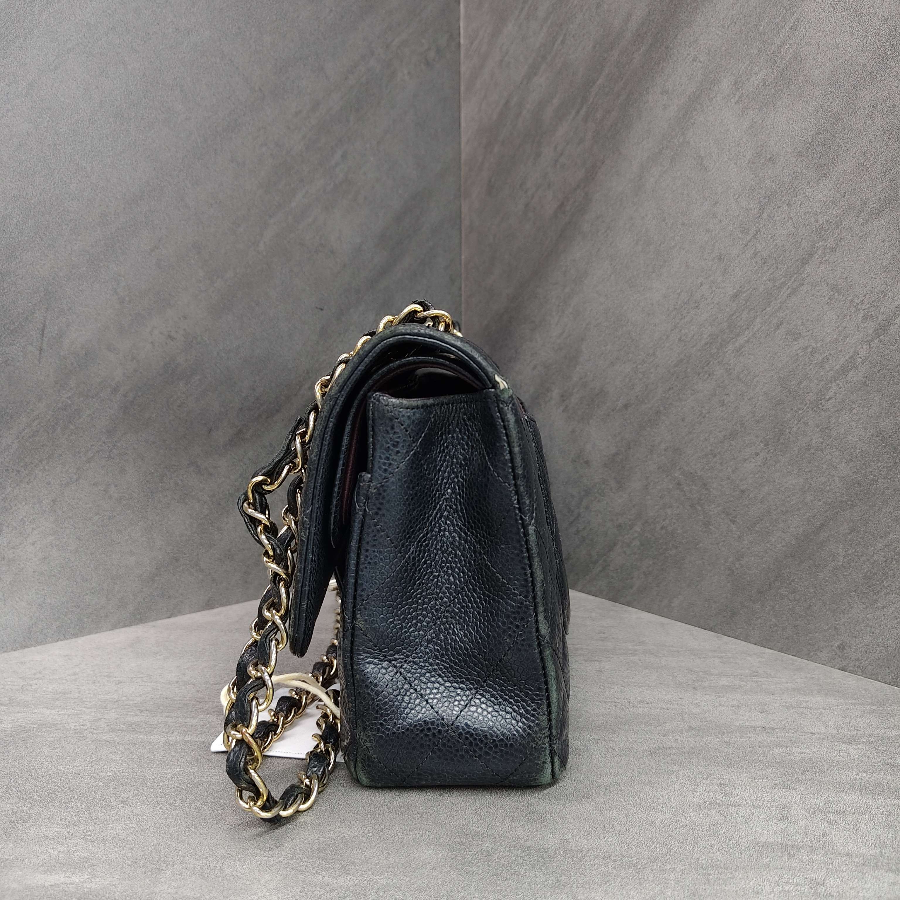 Chanel / Chanel Medium Black Gold Litchi Leather 18 Opening Without Card