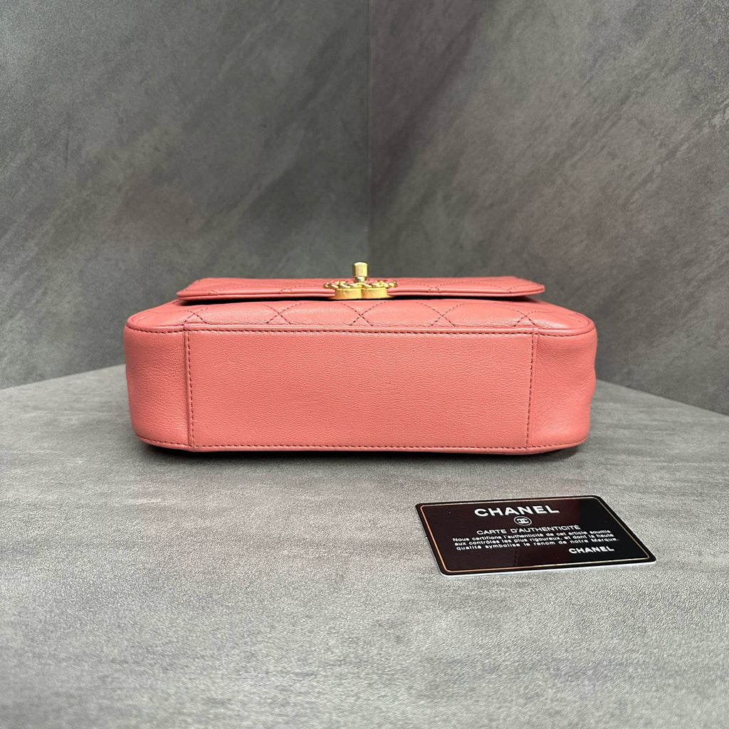 Chanel 19 Bag Red with Gold Hardware Leather Messenger Bag 28cm with Card Structured Shape Clean Interior (Consignment)