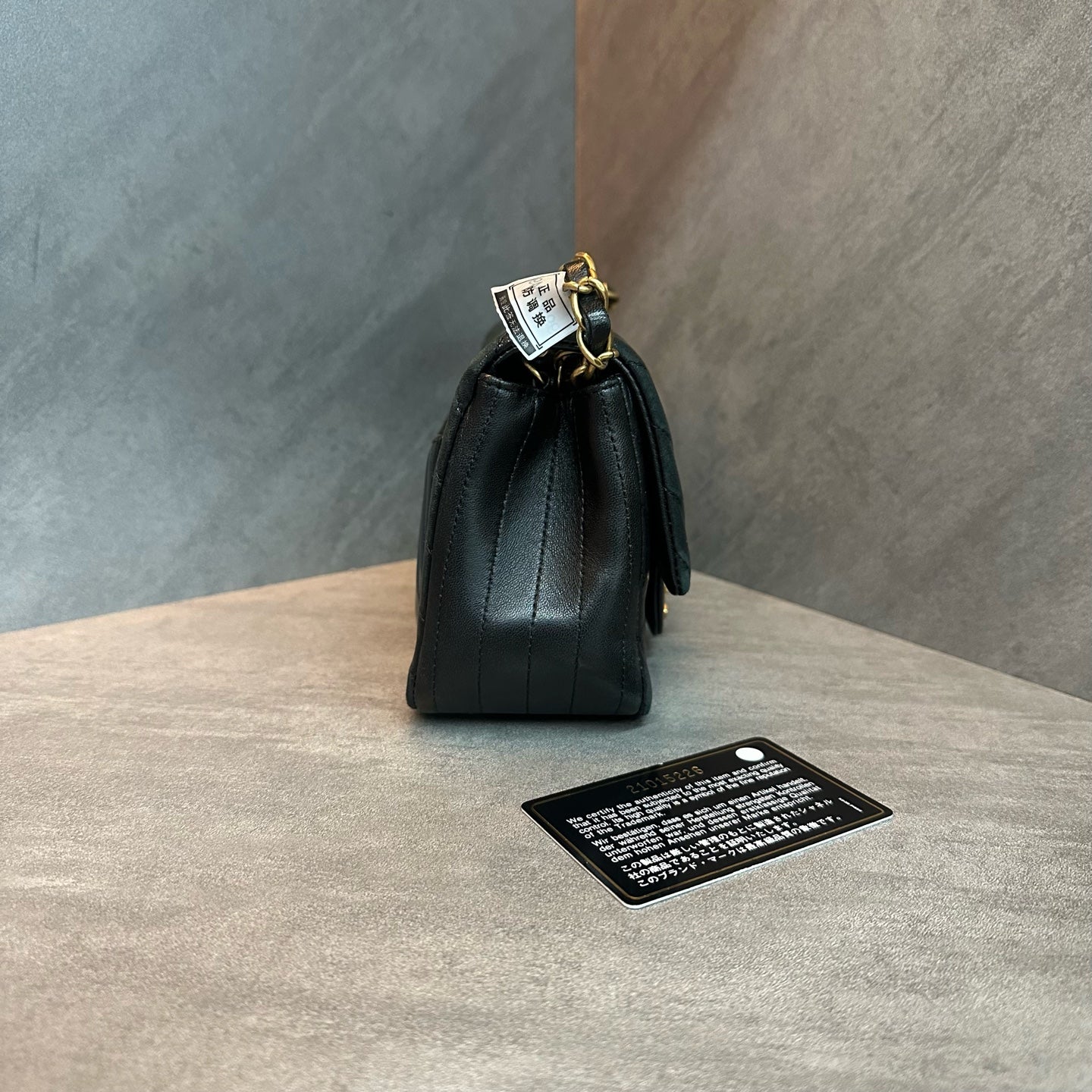 Chanel cf Square Fat Man Black Gold V-patterned chain bag 21 opening with strap card bag type three-dimensional inside clean