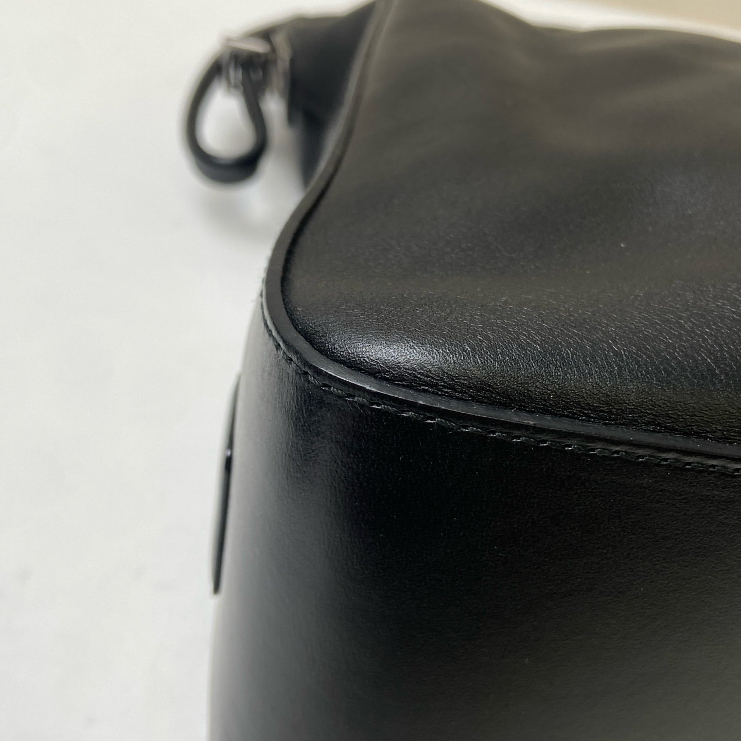 Gucci/Gucci Gucci Shoulder Bag 99% New Size: 26*27 Black Leather Material Pre-owned Model