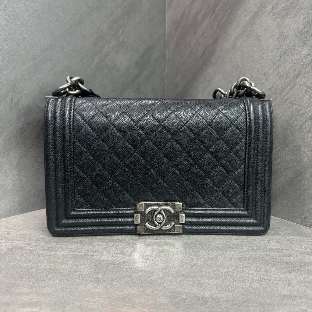 CHANEL leboy black quilted calfskin silver-tone hardware chain shoulder bag, base length 25, 23 series, no authenticity card