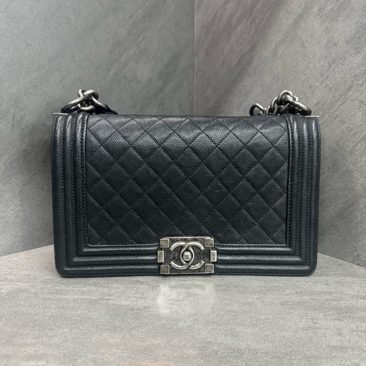 CHANEL leboy black quilted calfskin silver-tone hardware chain shoulder bag, base length 25, 23 series, no authenticity card