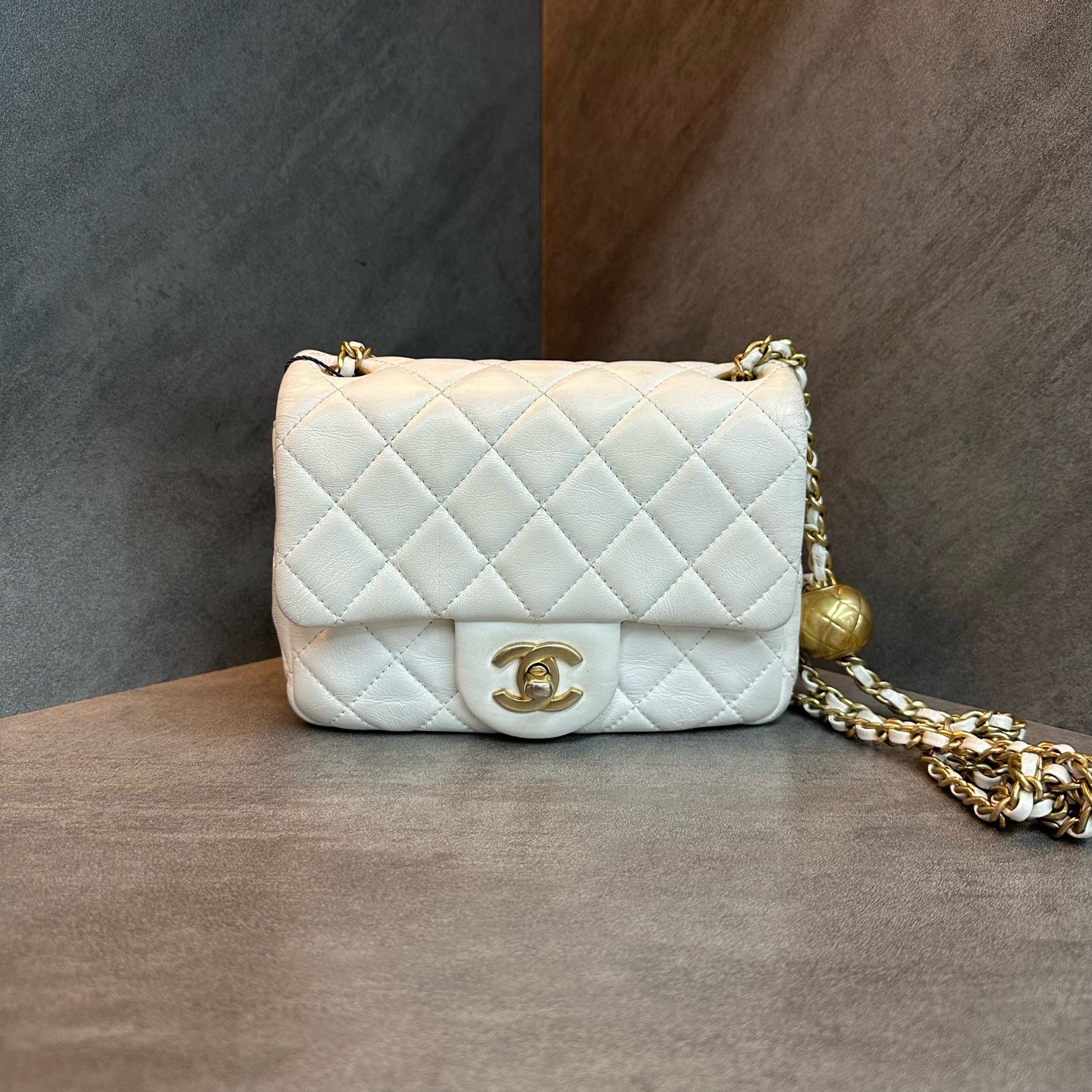 Chanel Golden Ball Square Fat white gold sheepskin chain bag, 30 opening type, three-dimensional inside clean