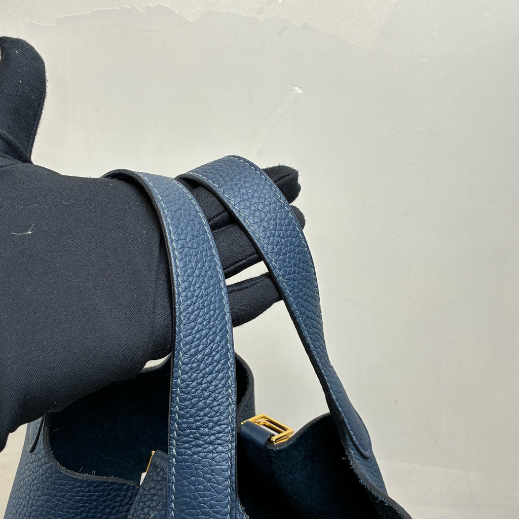 Hermes Picotin 18 Basket 18 in 99% new condition, W stamp, Midnight Blue, Gold Hardware, Handbag Dimensions