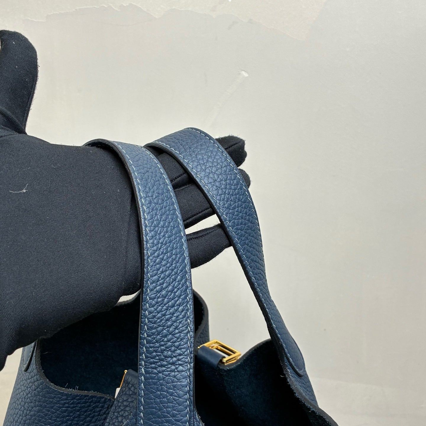 Hermes Picotin 18 Basket 18 in 99% new condition, W stamp, Midnight Blue, Gold Hardware, Handbag Dimensions