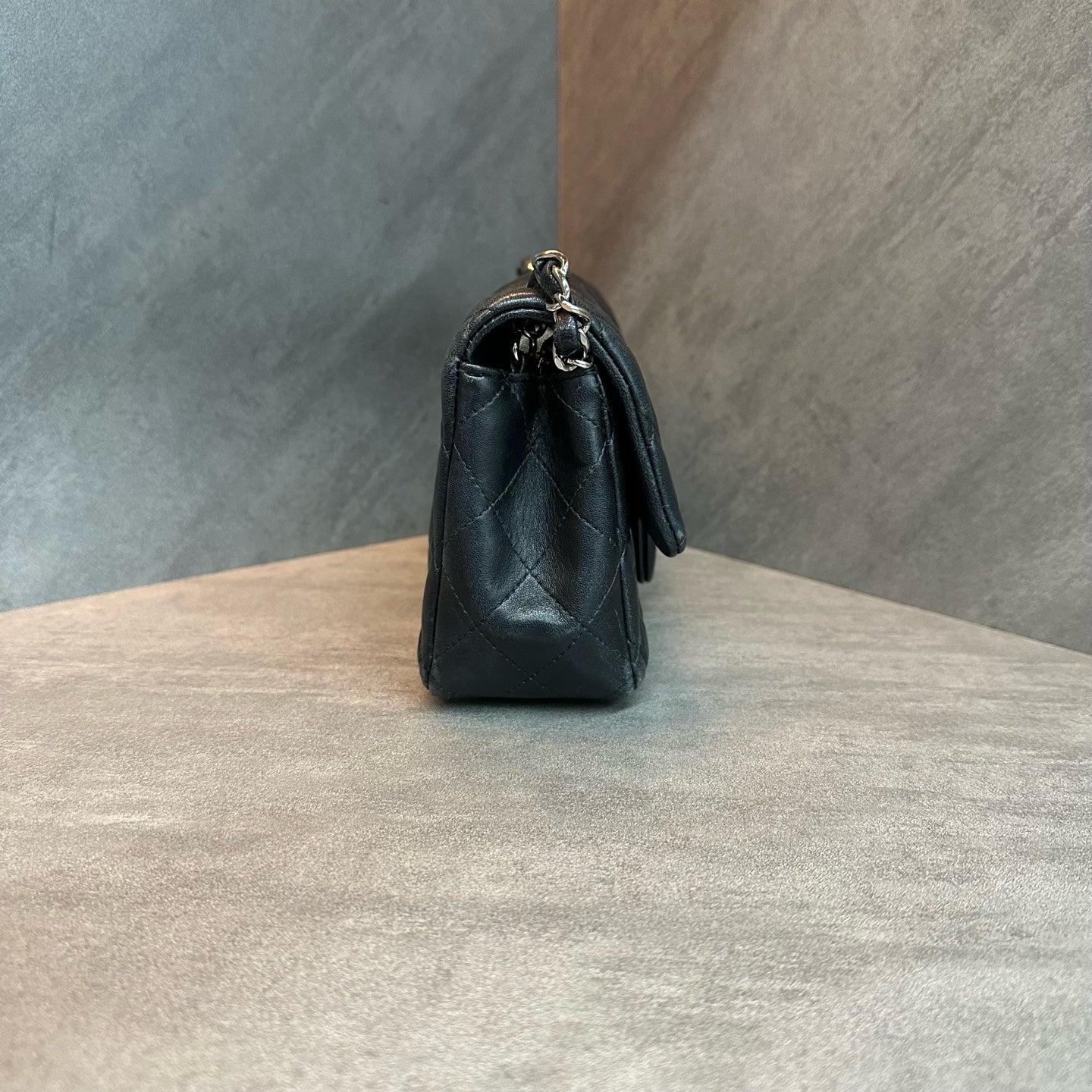 Chanel cf Large mini black silver sheepskin chain bag, 29 opening type, three-dimensional inside clean