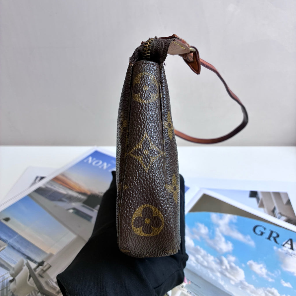 LV/Louis Vuitton Pochette Accessoires New Large Mahjong Bag Monogram Canvas with All-over Print and Zipper Closure Coated Canvas