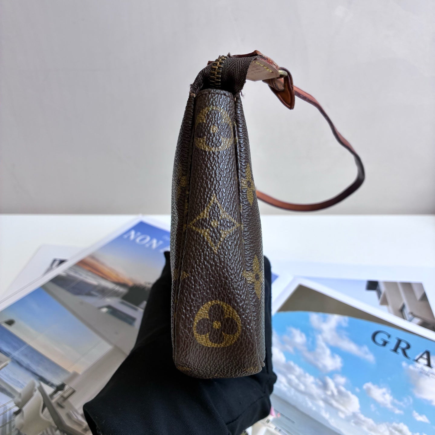 LV/Louis Vuitton Pochette Accessoires New Large Mahjong Bag Monogram Canvas with All-over Print and Zipper Closure Coated Canvas
