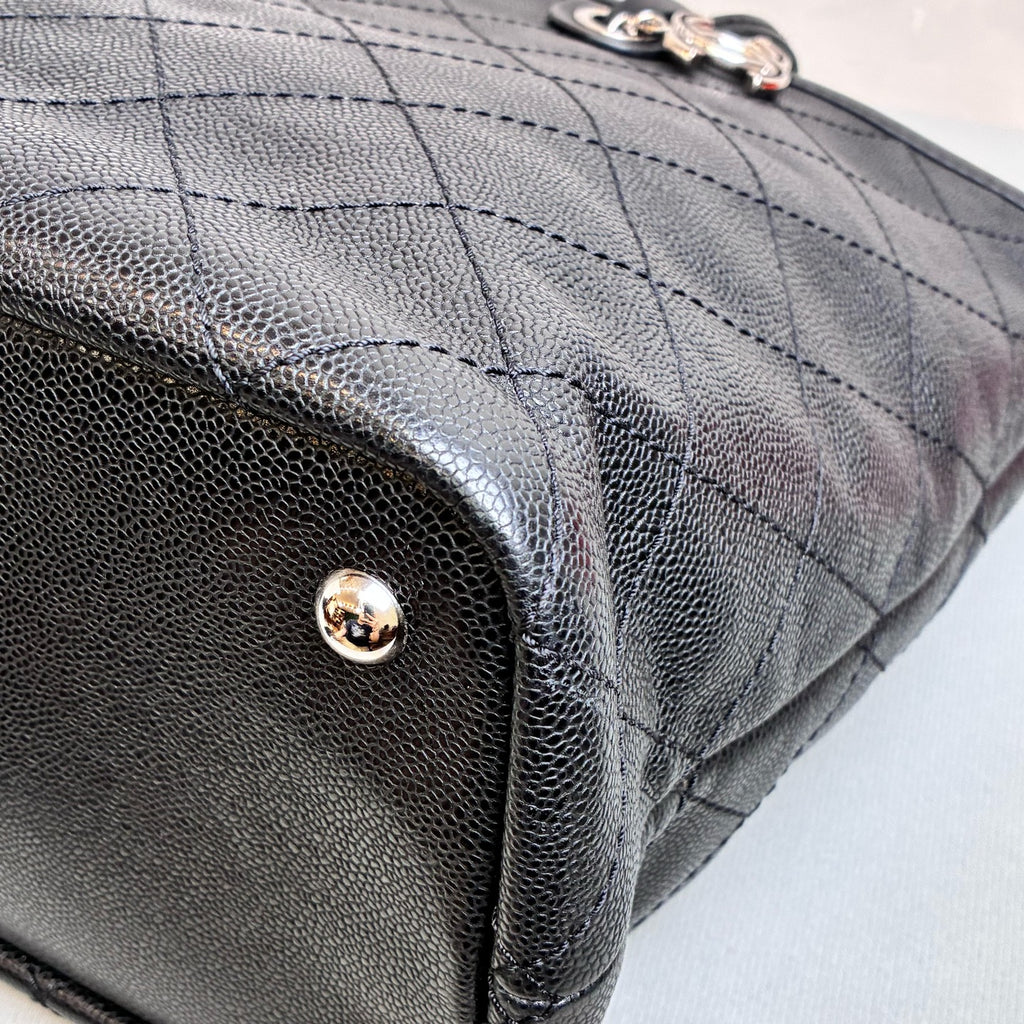 Chanel 19 Classic Lambskin Quilted Caviar Double C Bag Black and Silver Color No Dust Bag 99% New Size 40*29