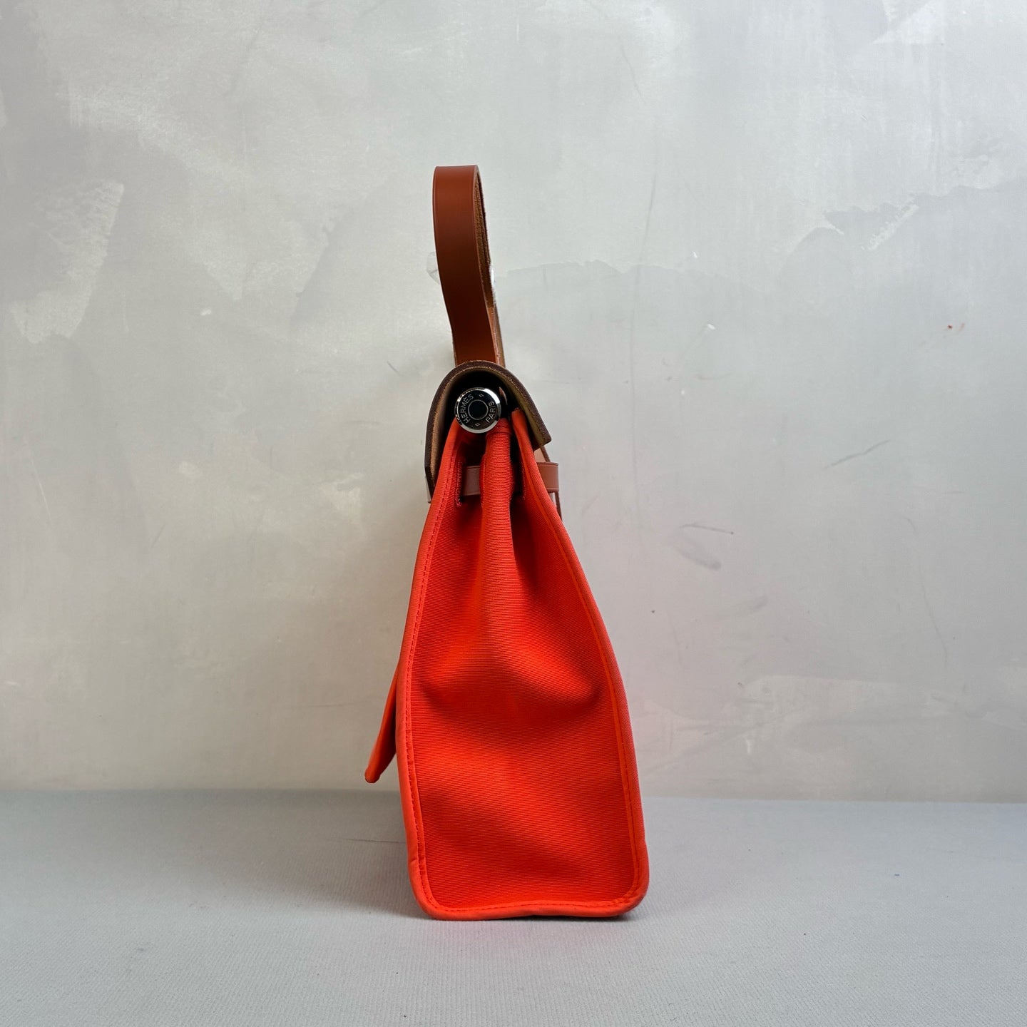 Hermès Herbag 31 H Frame, Hermès Orange Leather, 98% New, Size 31*25.